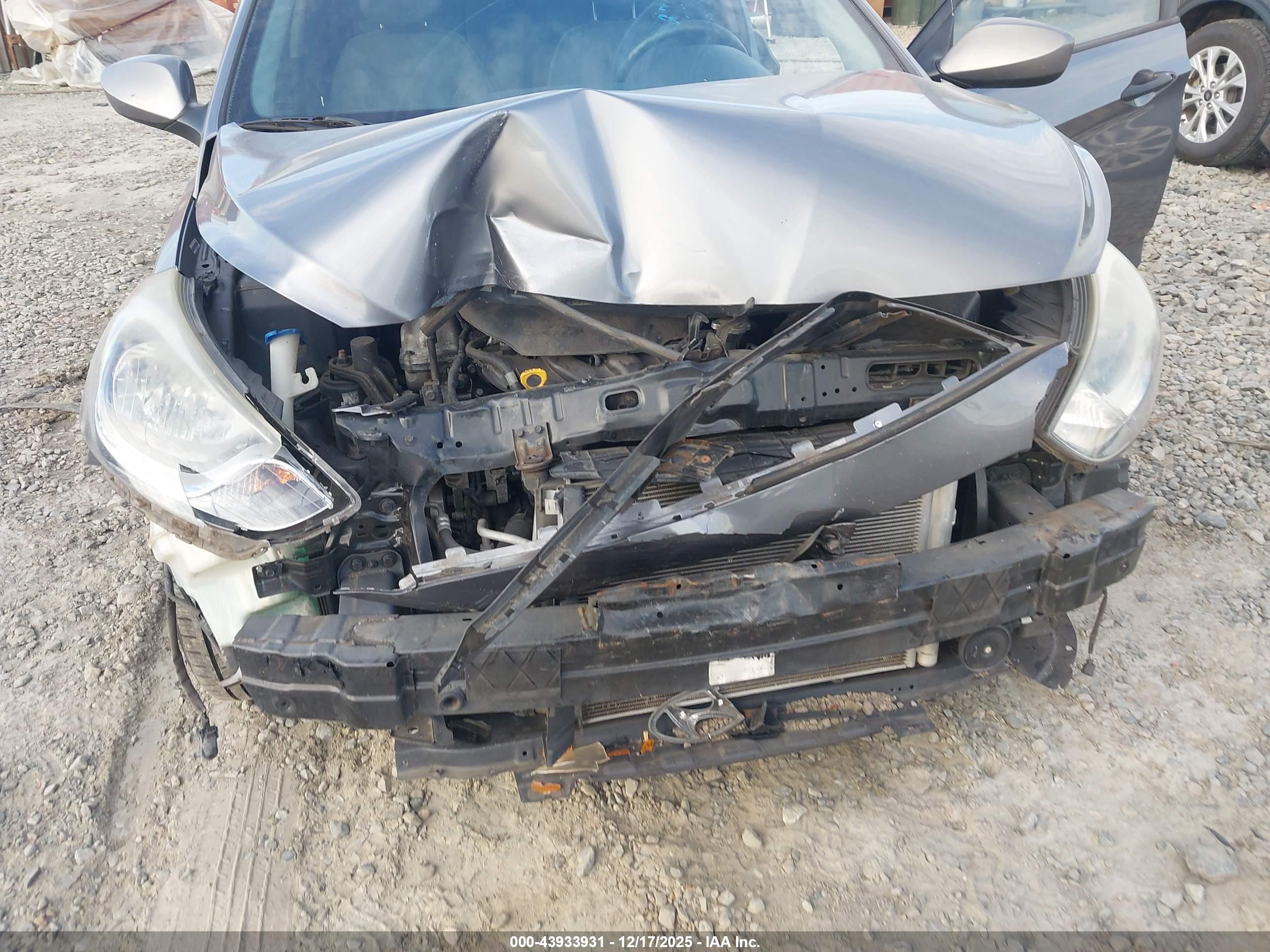 HYUNDAI ACCENT image 6