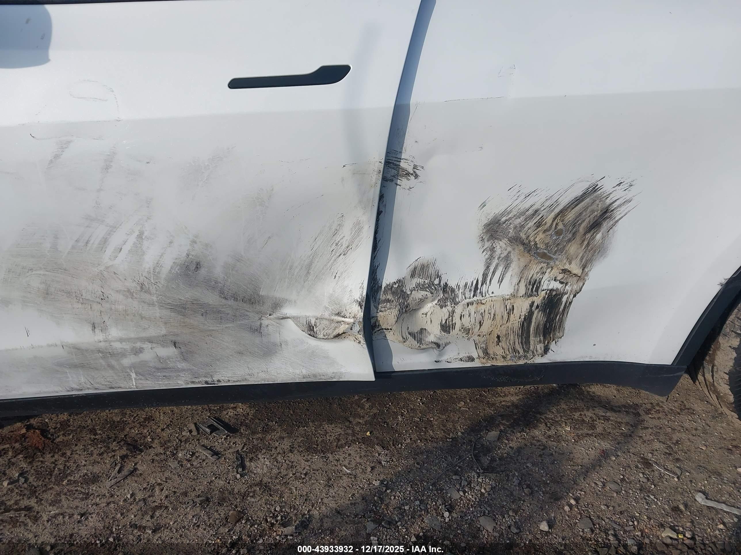 TESLA MODEL image 6