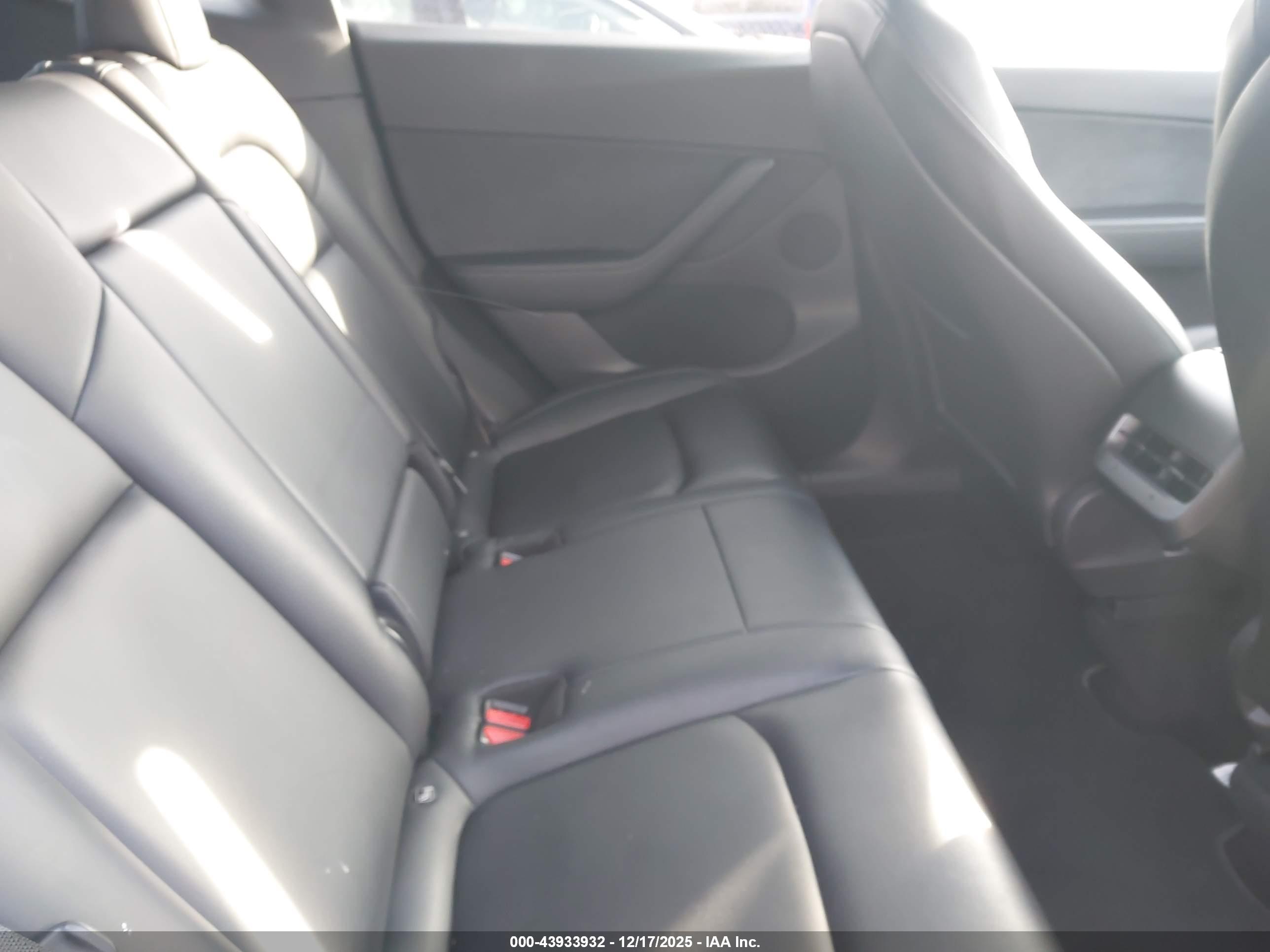 TESLA MODEL image 8