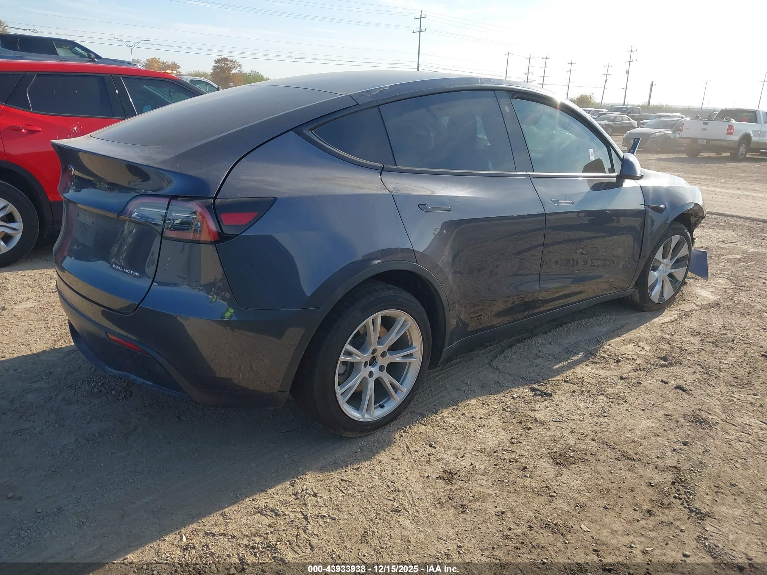 TESLA MODEL image 4