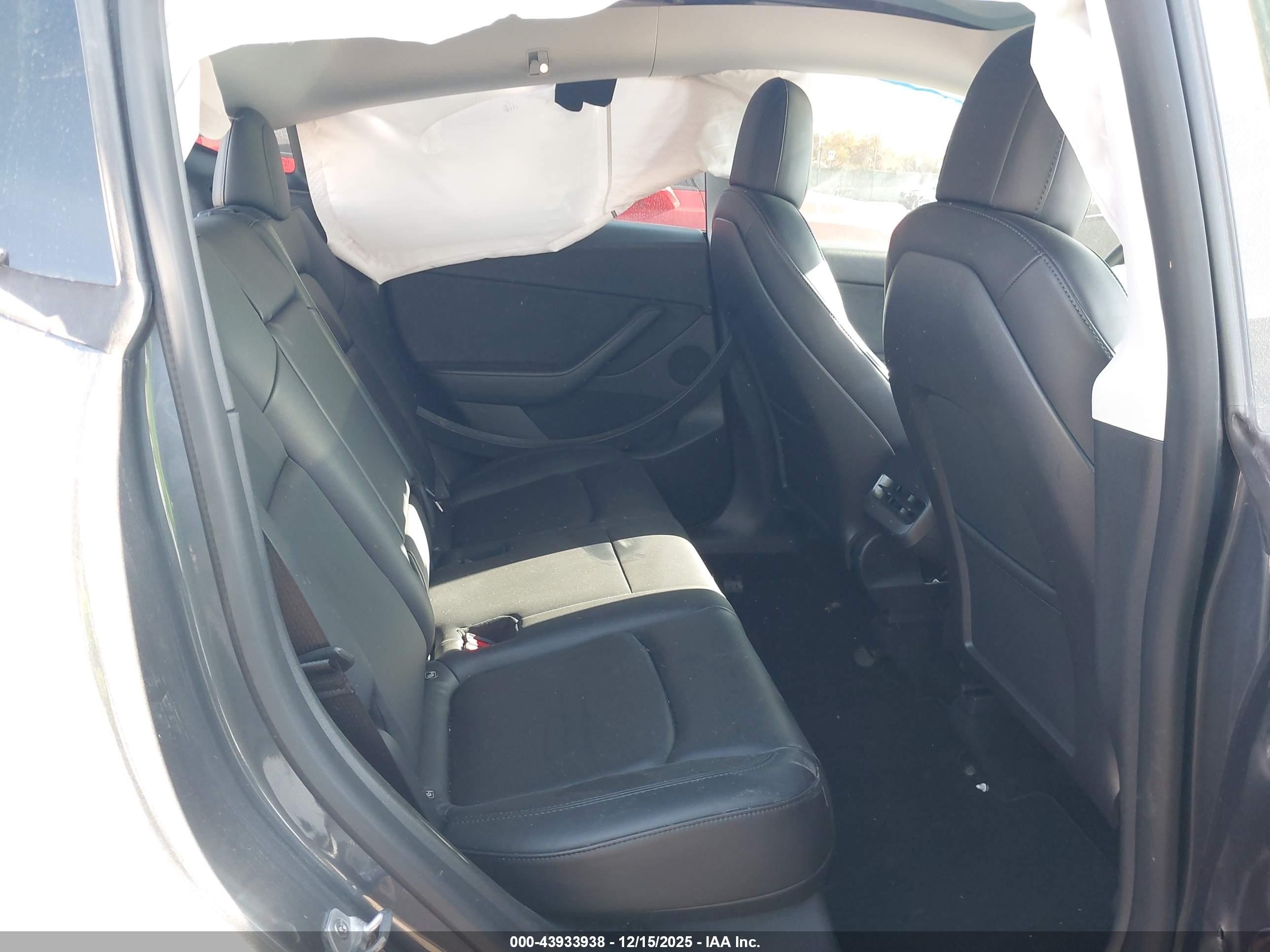 TESLA MODEL image 8