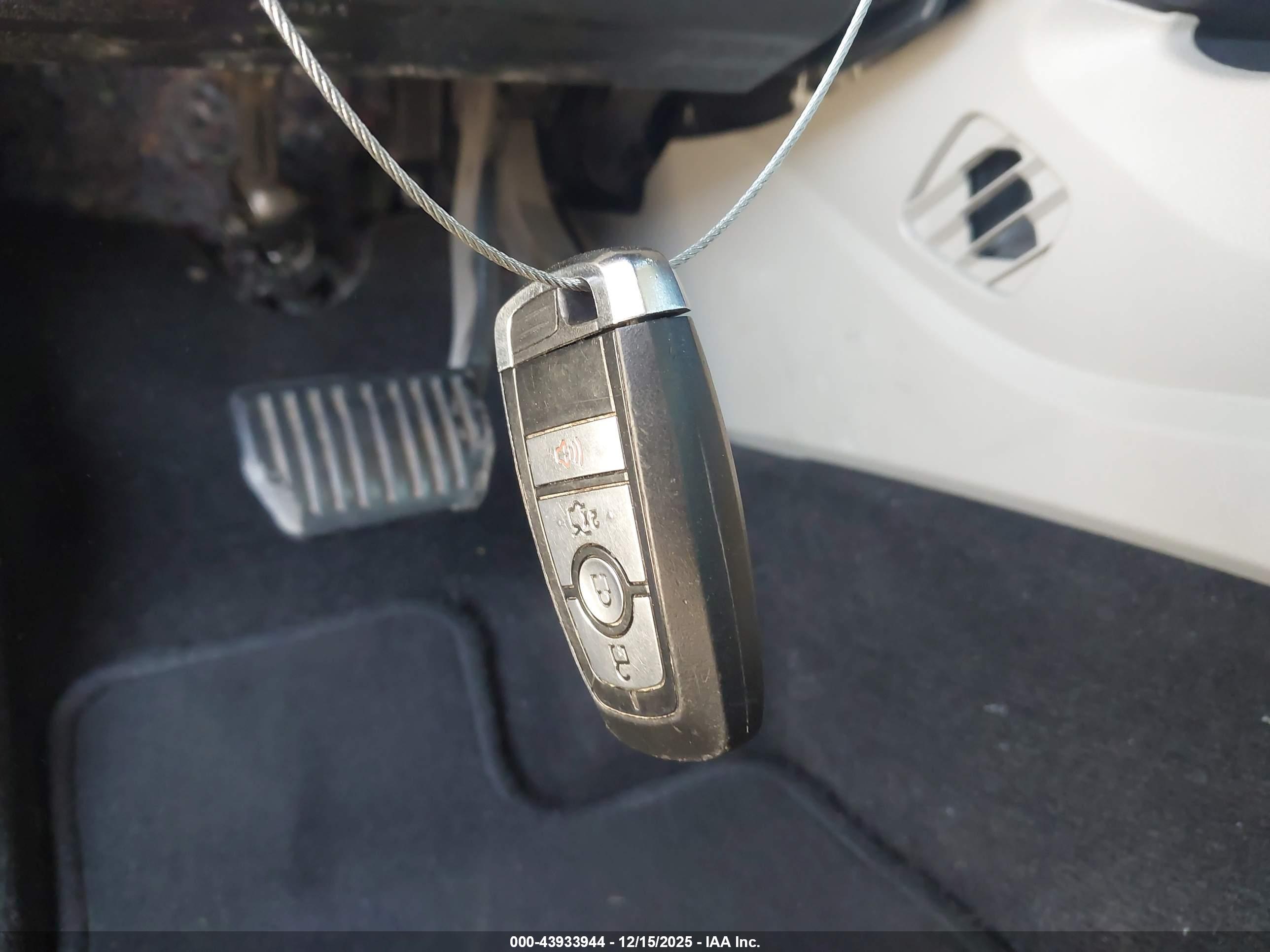 FORD FUSION image 11
