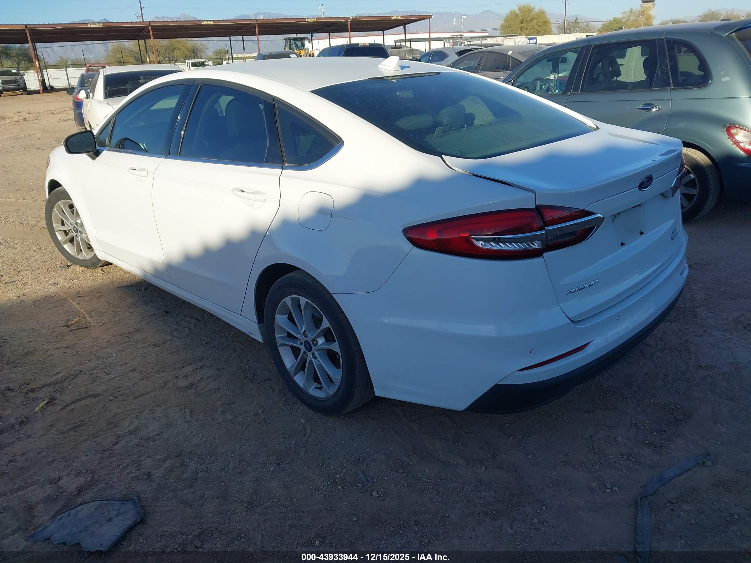 FORD FUSION image 3