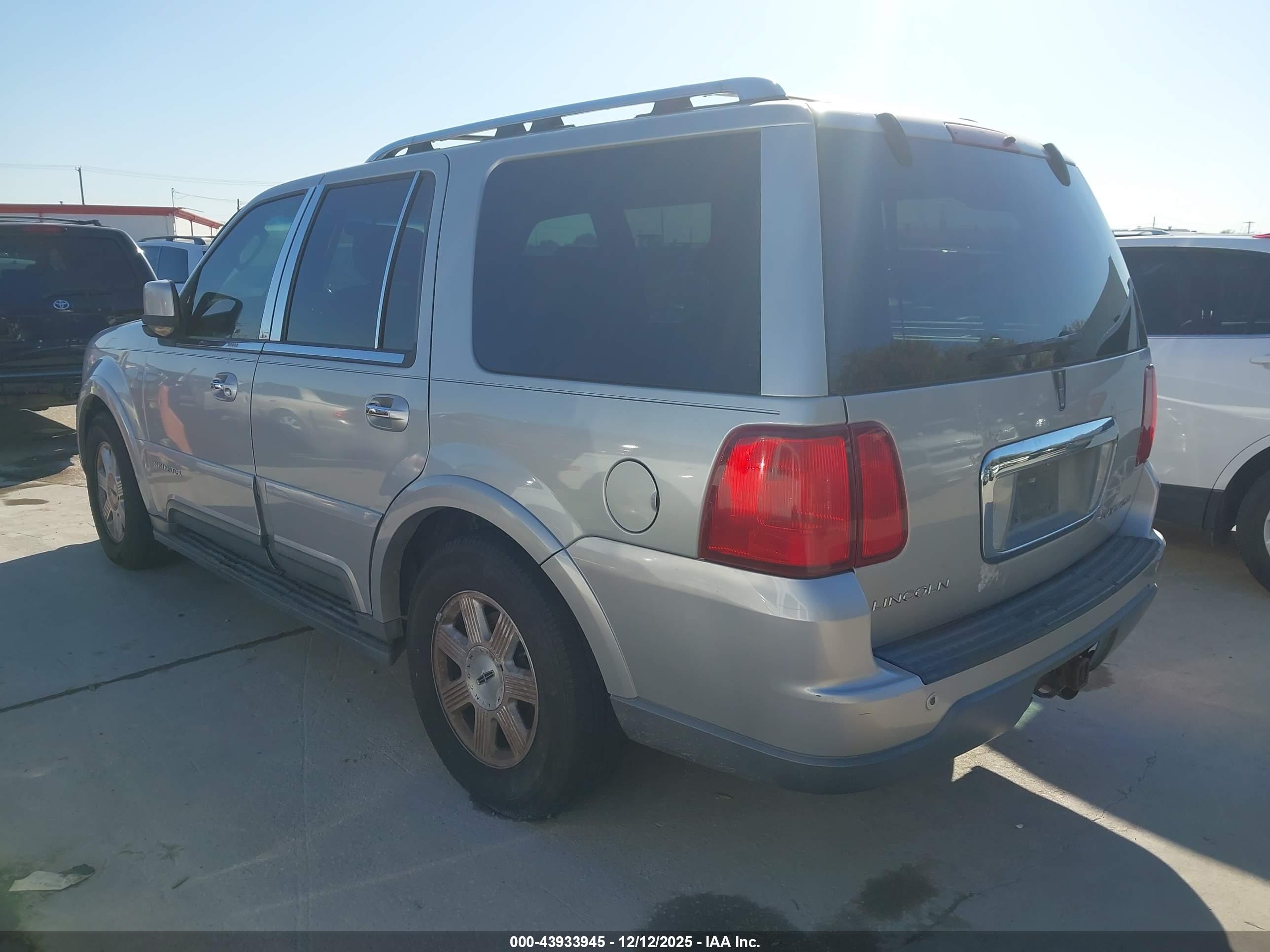 LINCOLN NAVIGATOR image 3