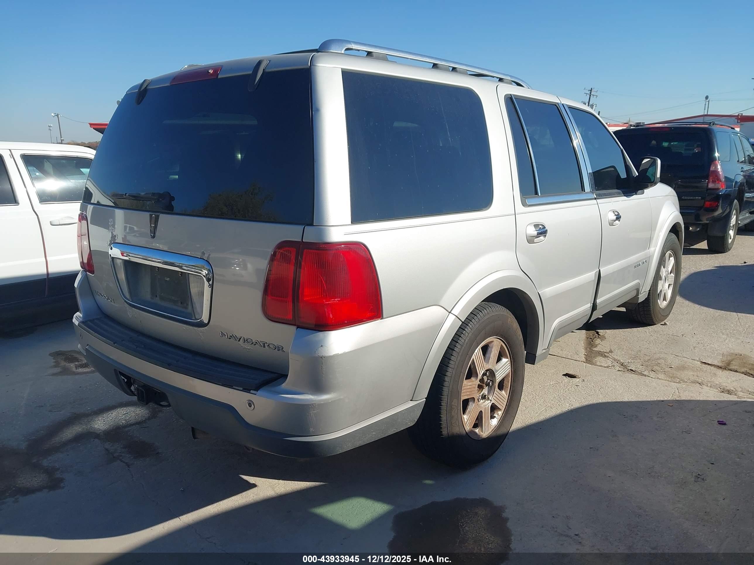 LINCOLN NAVIGATOR image 4