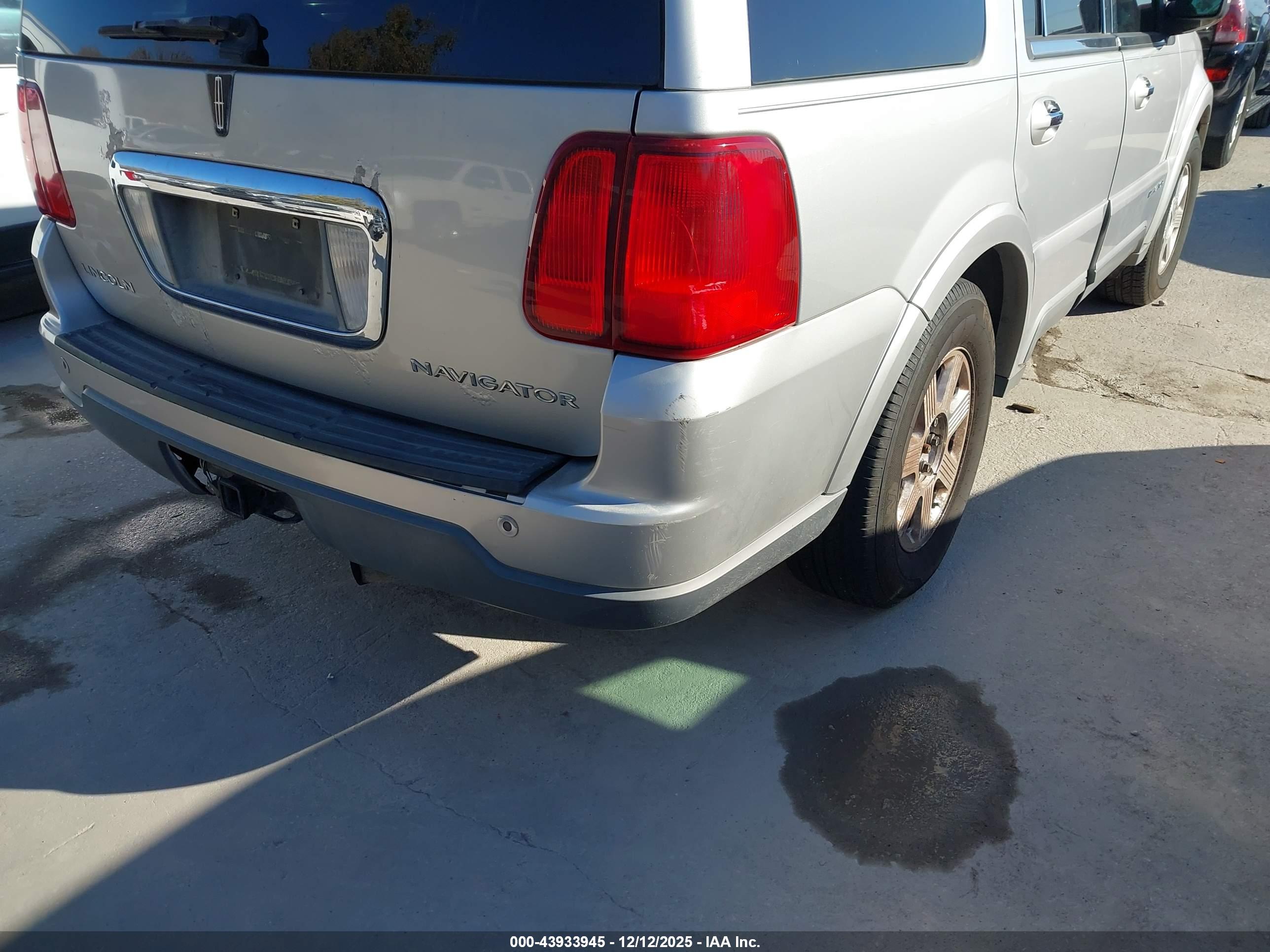 LINCOLN NAVIGATOR image 6