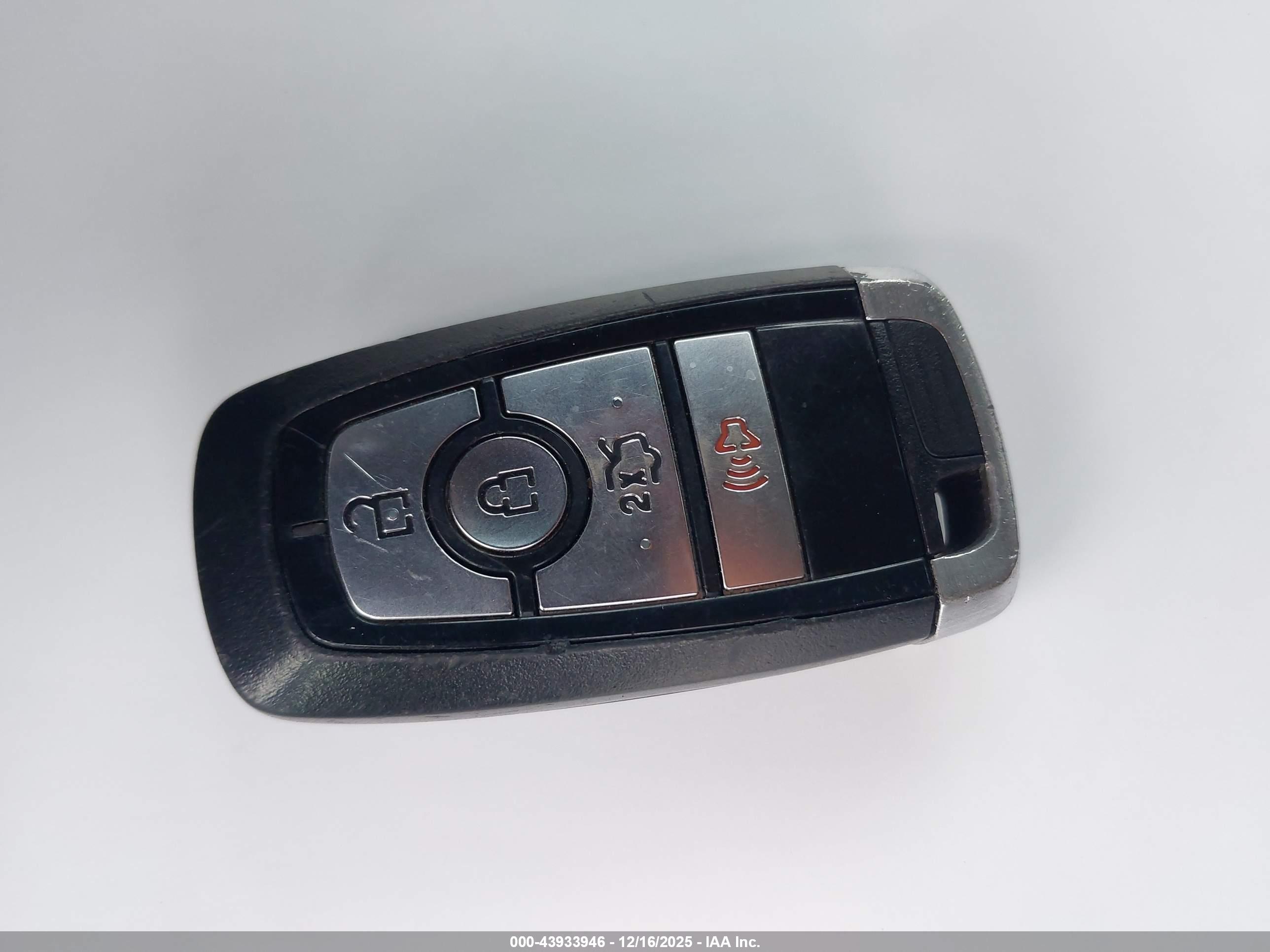 FORD FUSION image 11