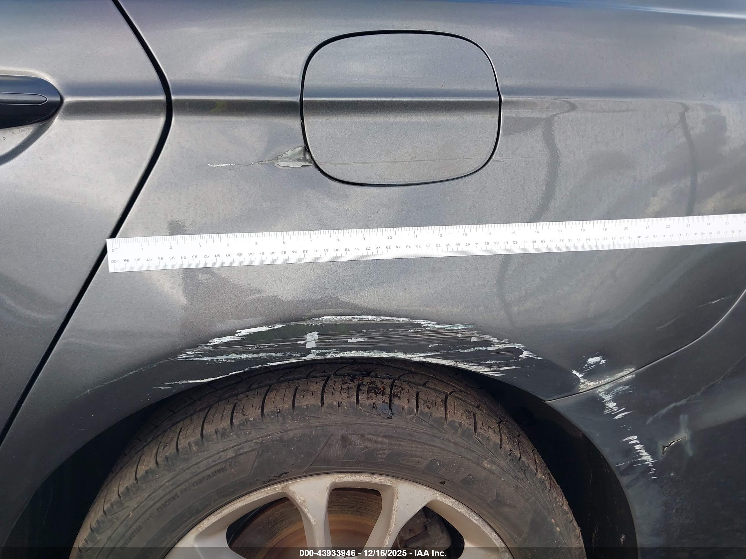 FORD FUSION image 6