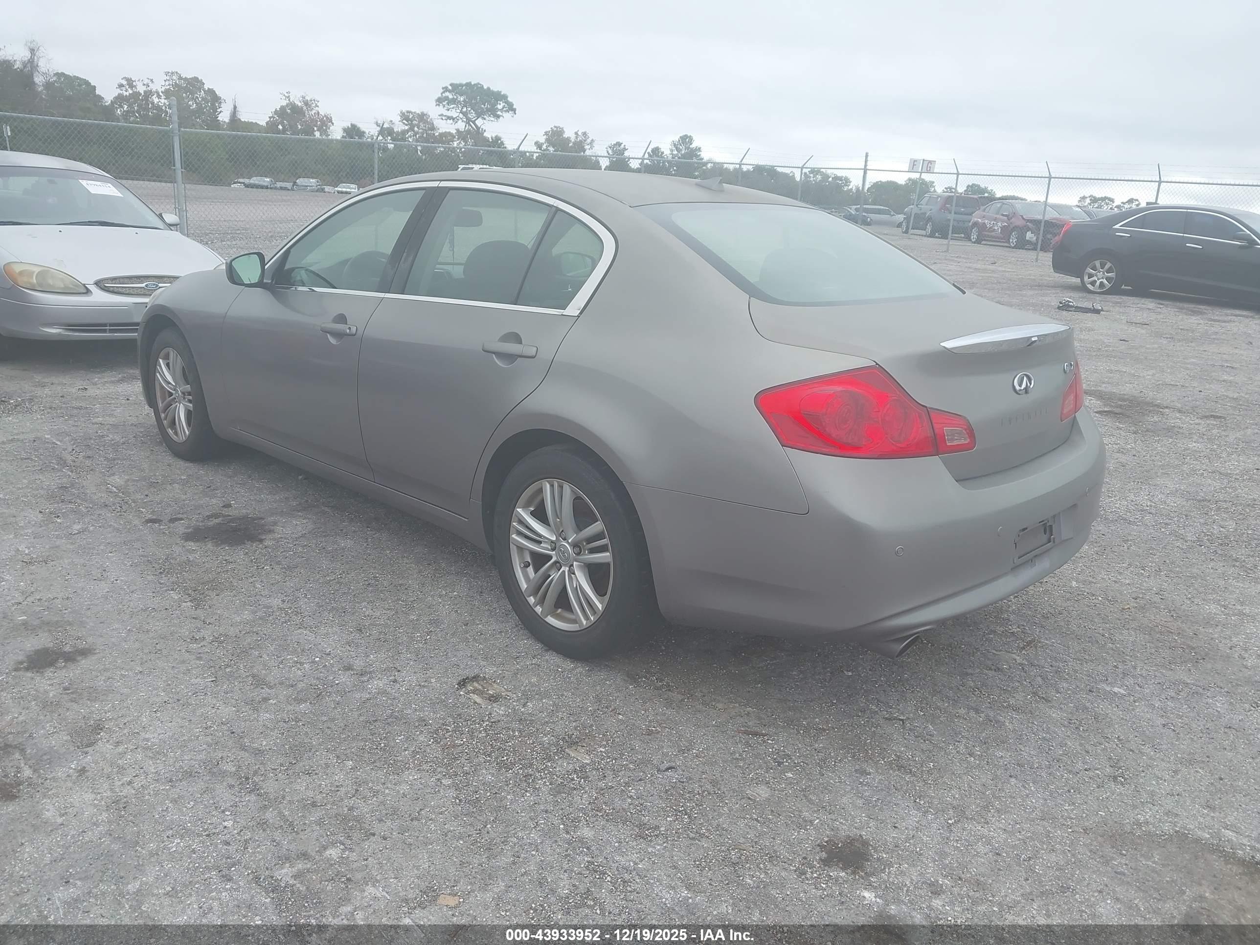 INFINITI G37X image 3