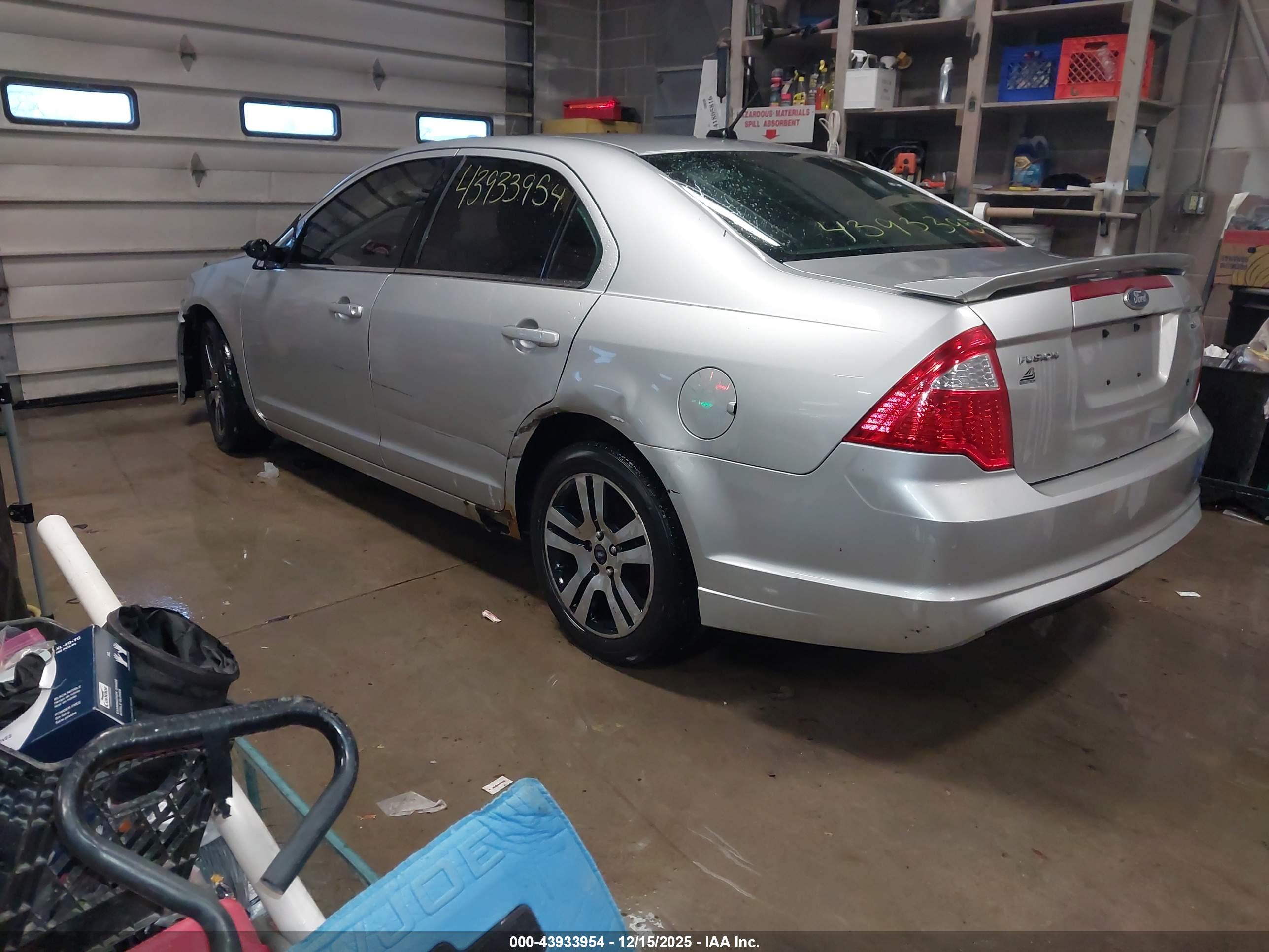 FORD FUSION image 3