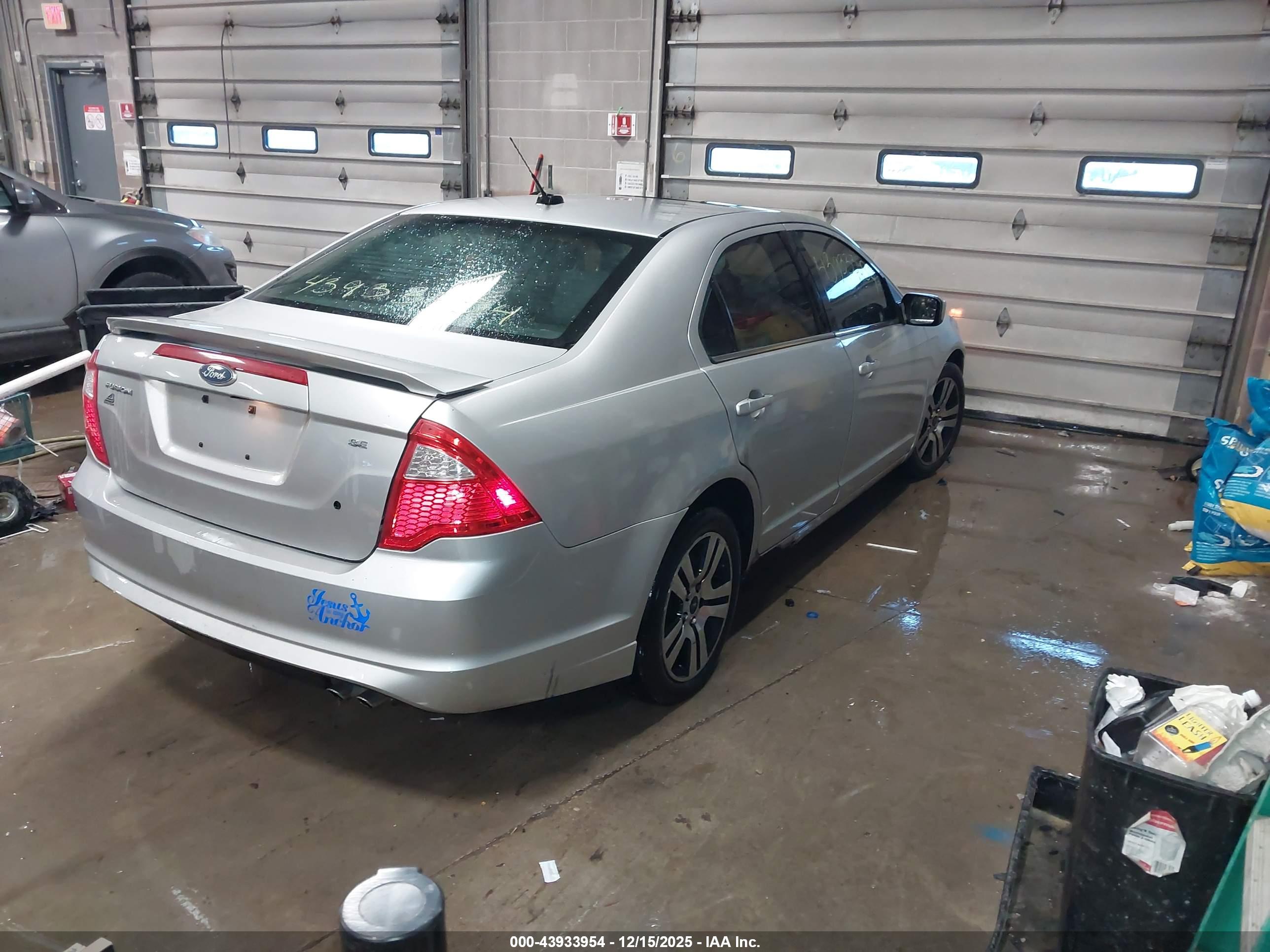 FORD FUSION image 4