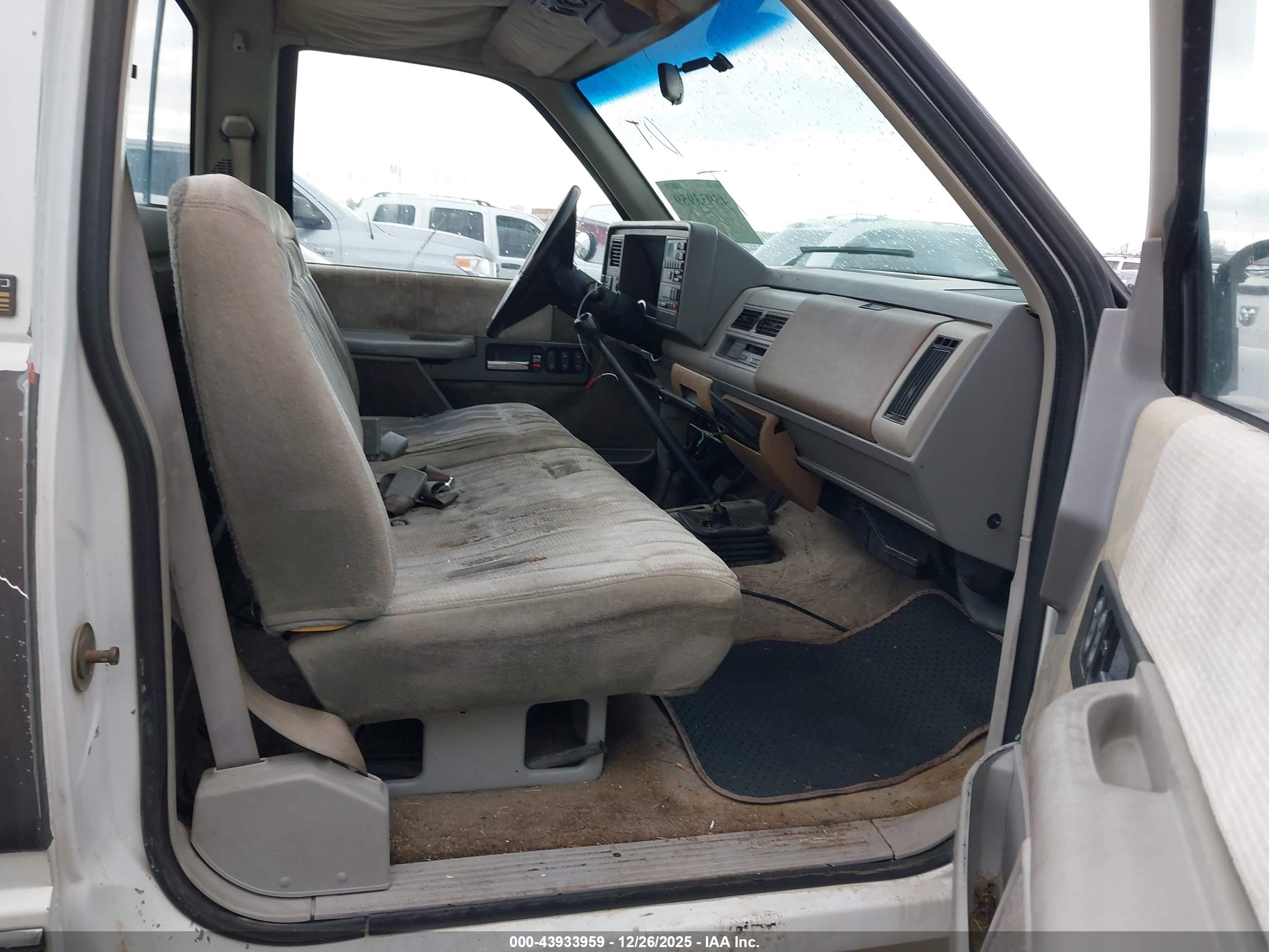 CHEVROLET GMT-400 image 5