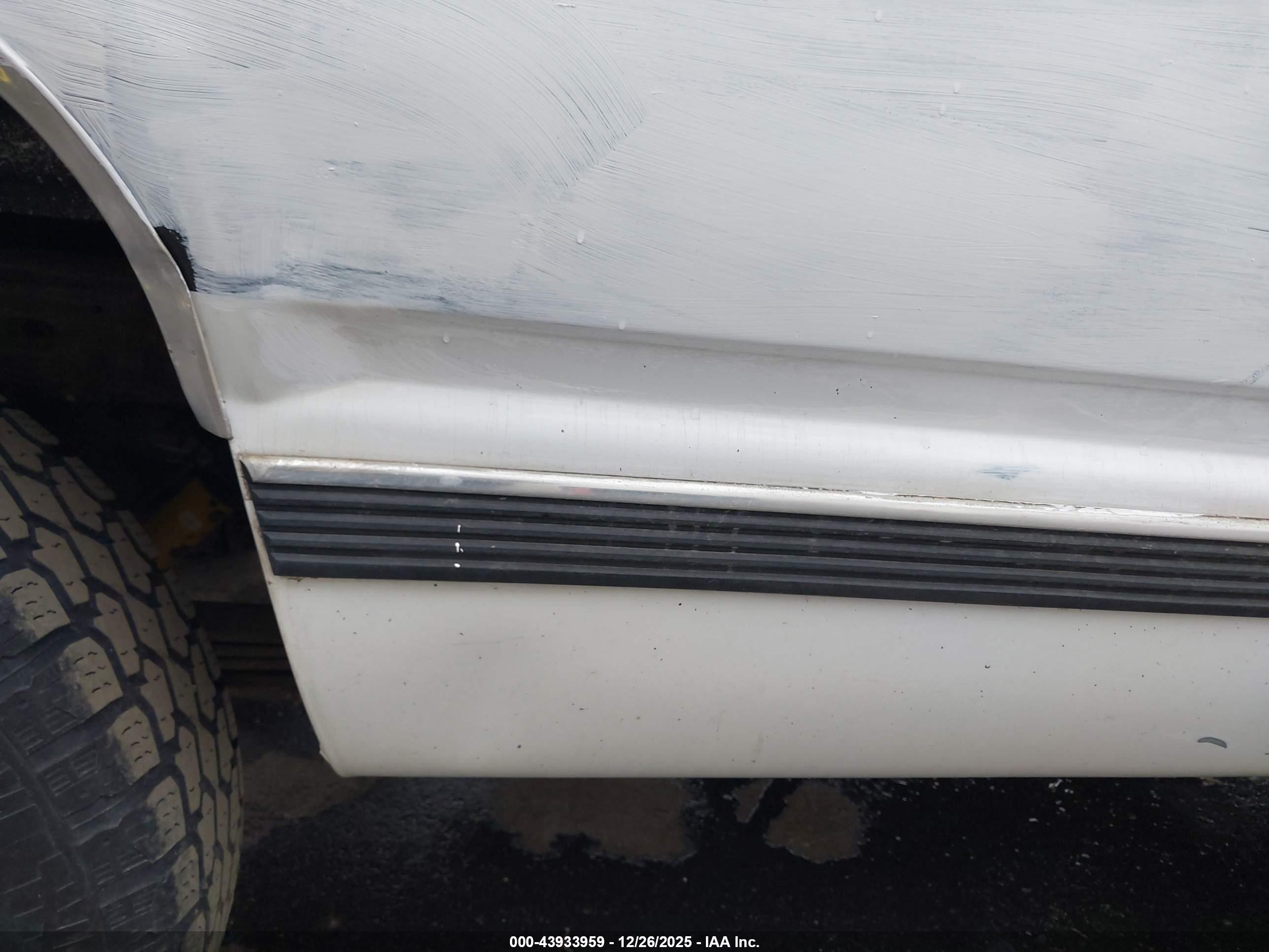 CHEVROLET GMT-400 image 6