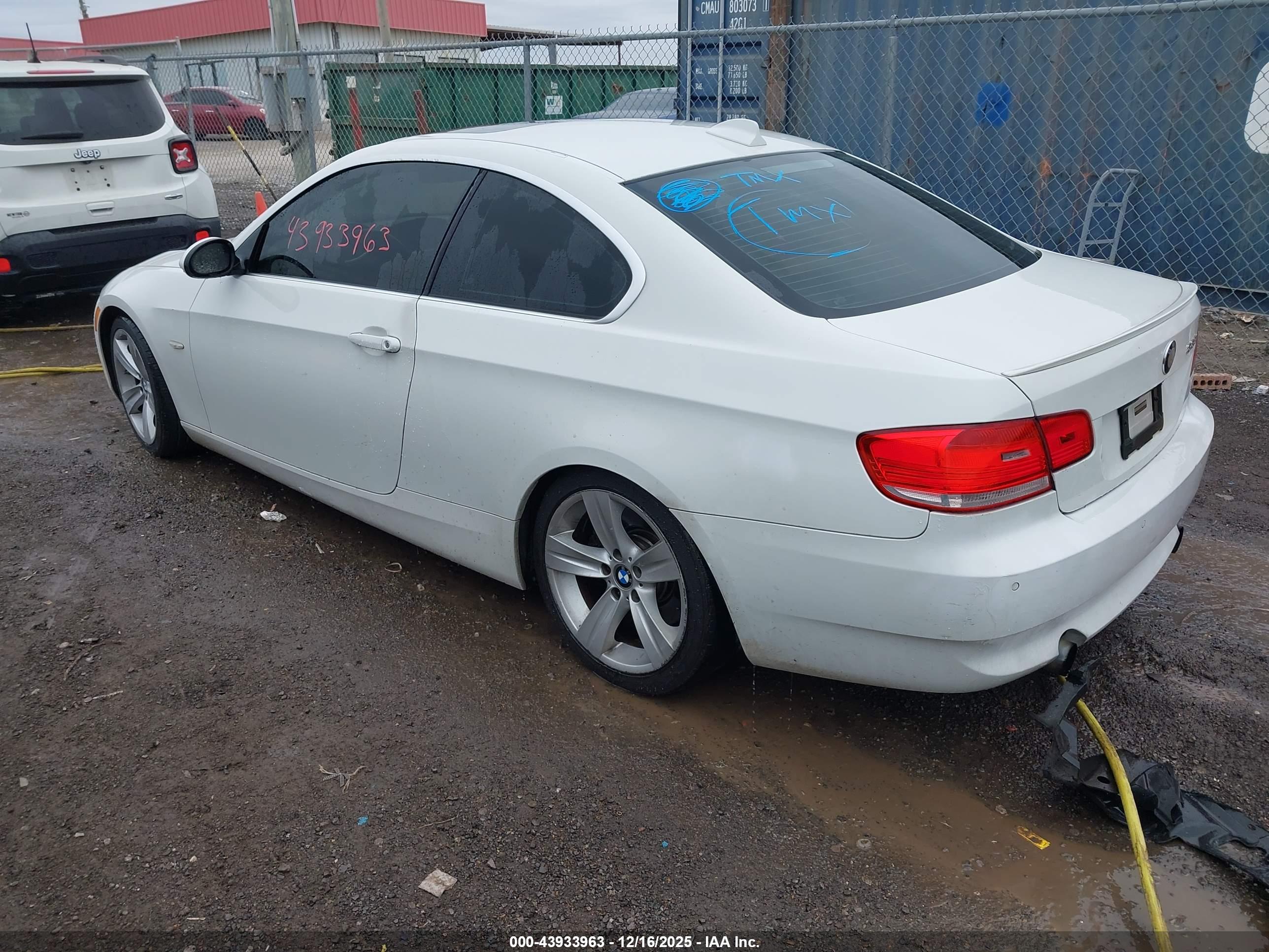 BMW 335I image 3
