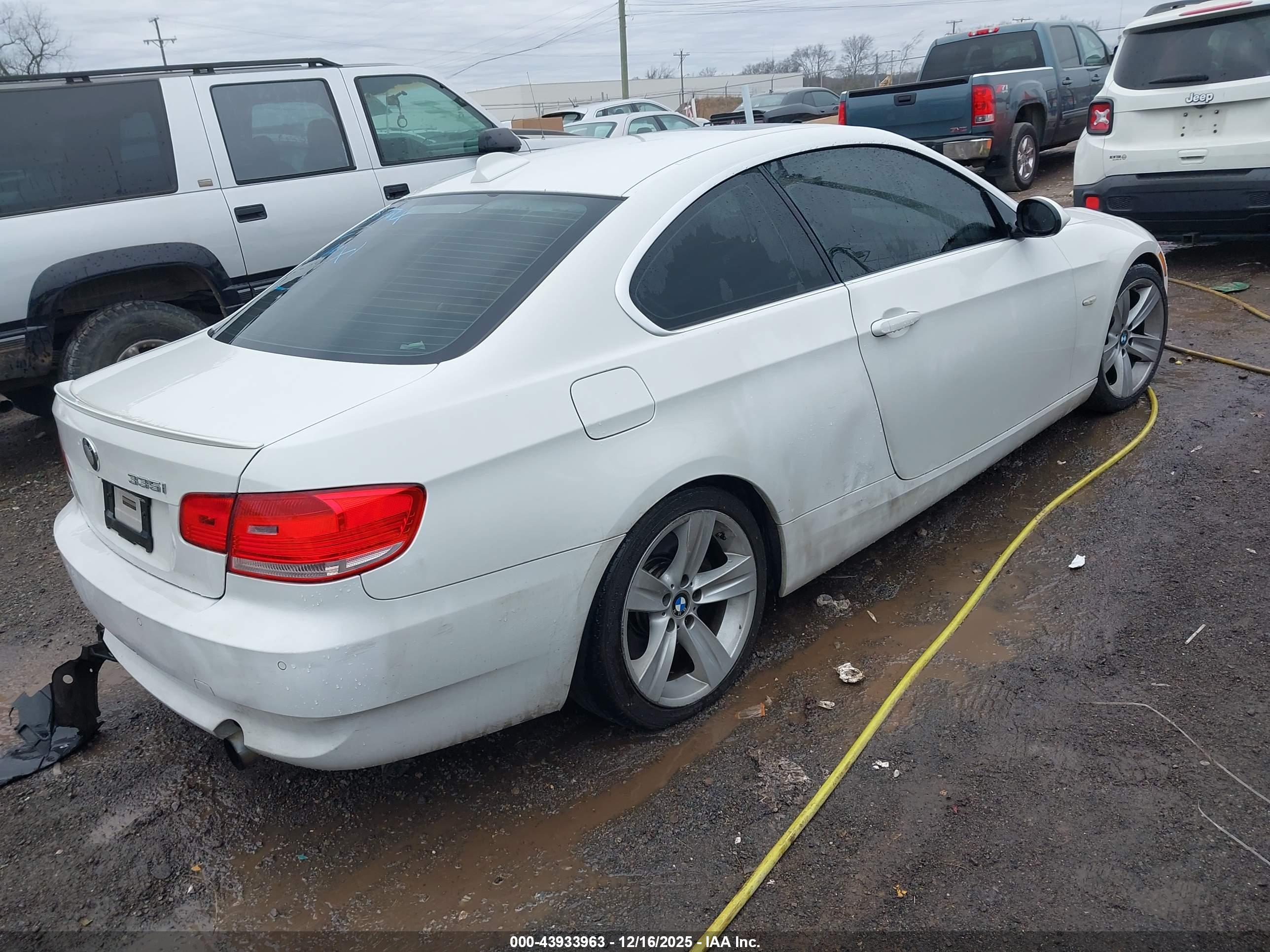 BMW 335I image 4