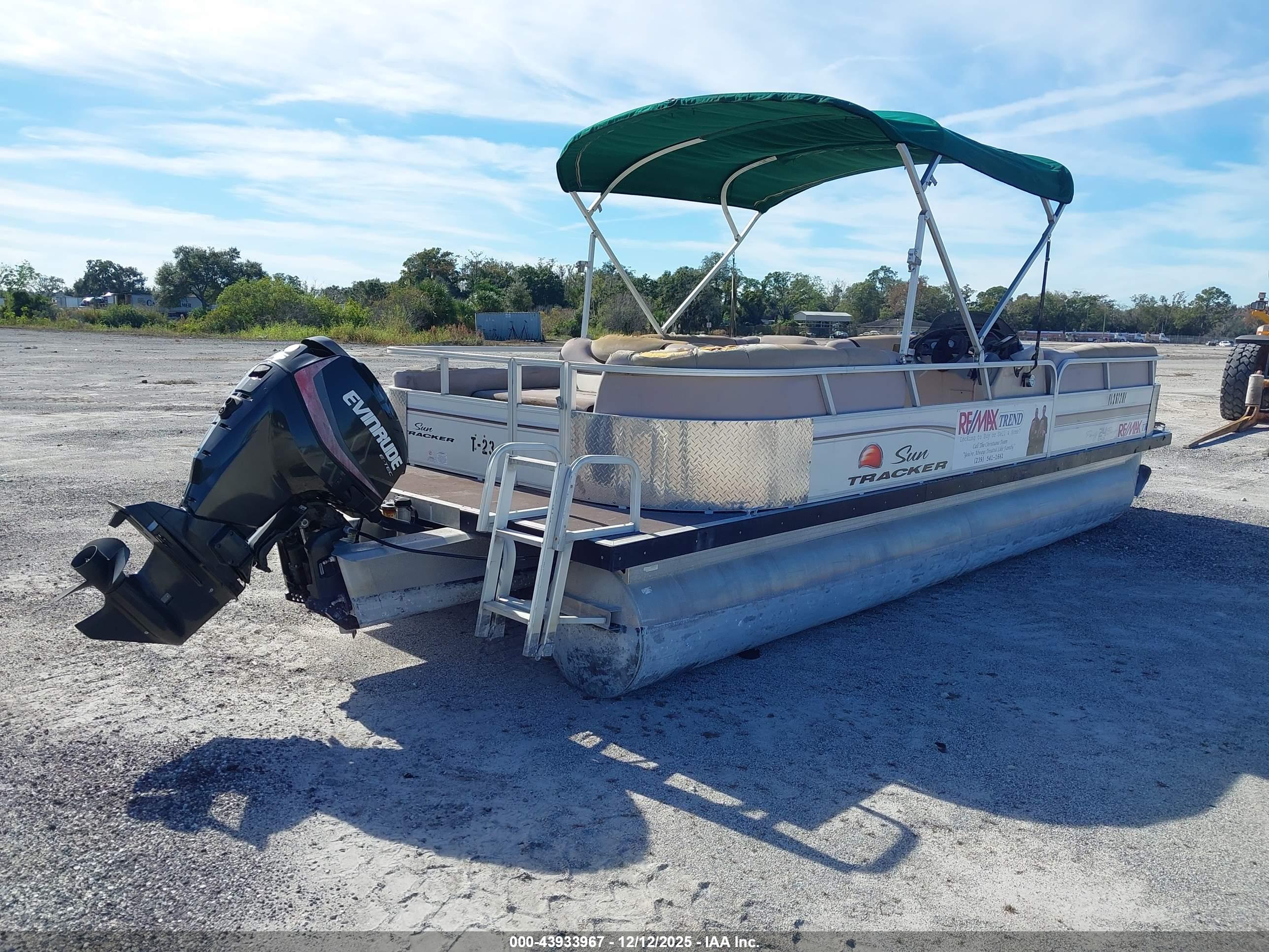 TRACKER MARINE image 4