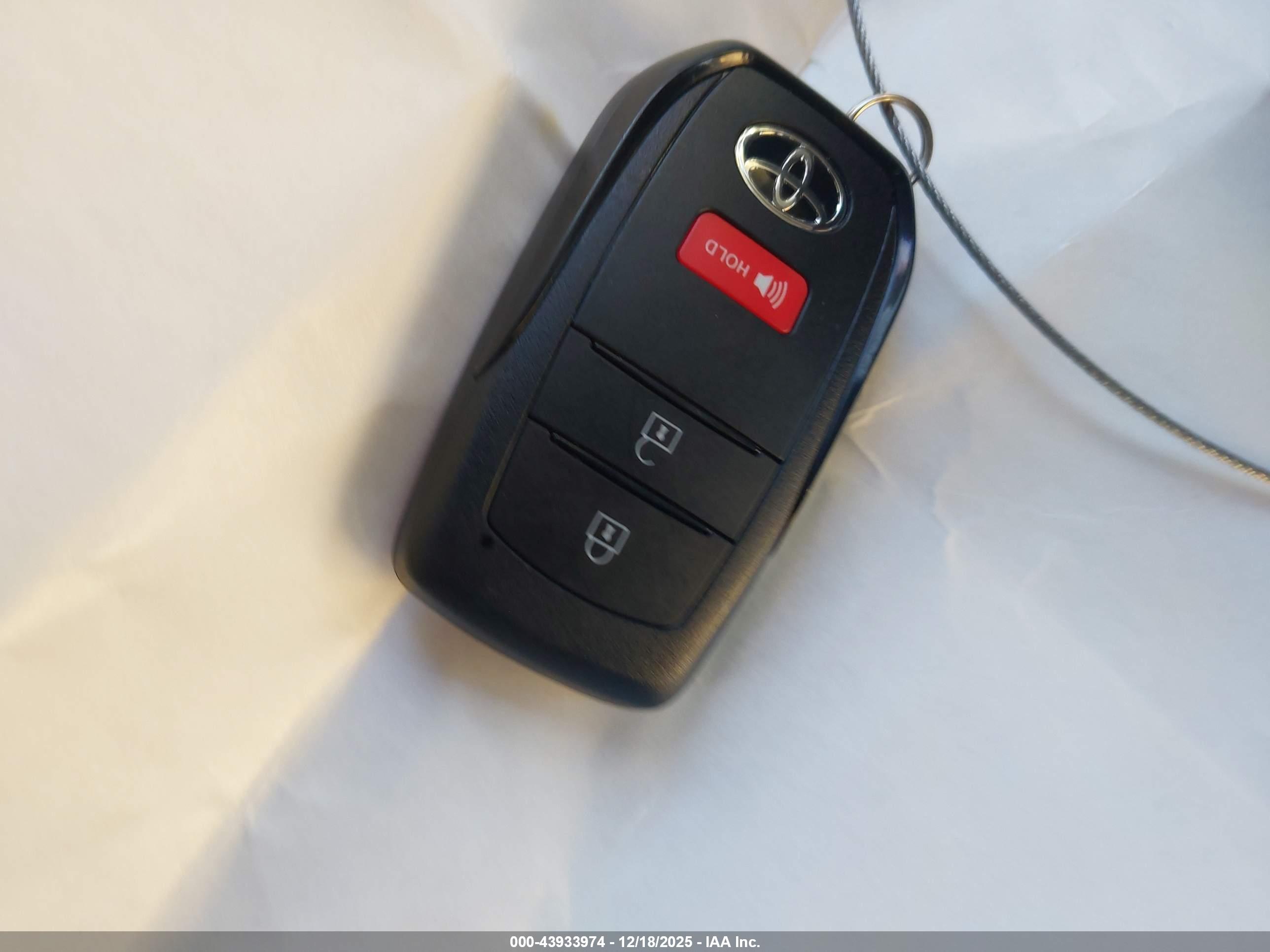 TOYOTA PRIUS image 11