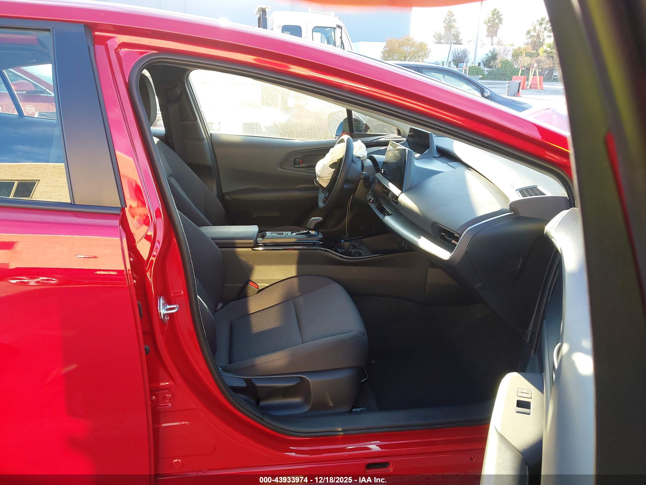 TOYOTA PRIUS image 5