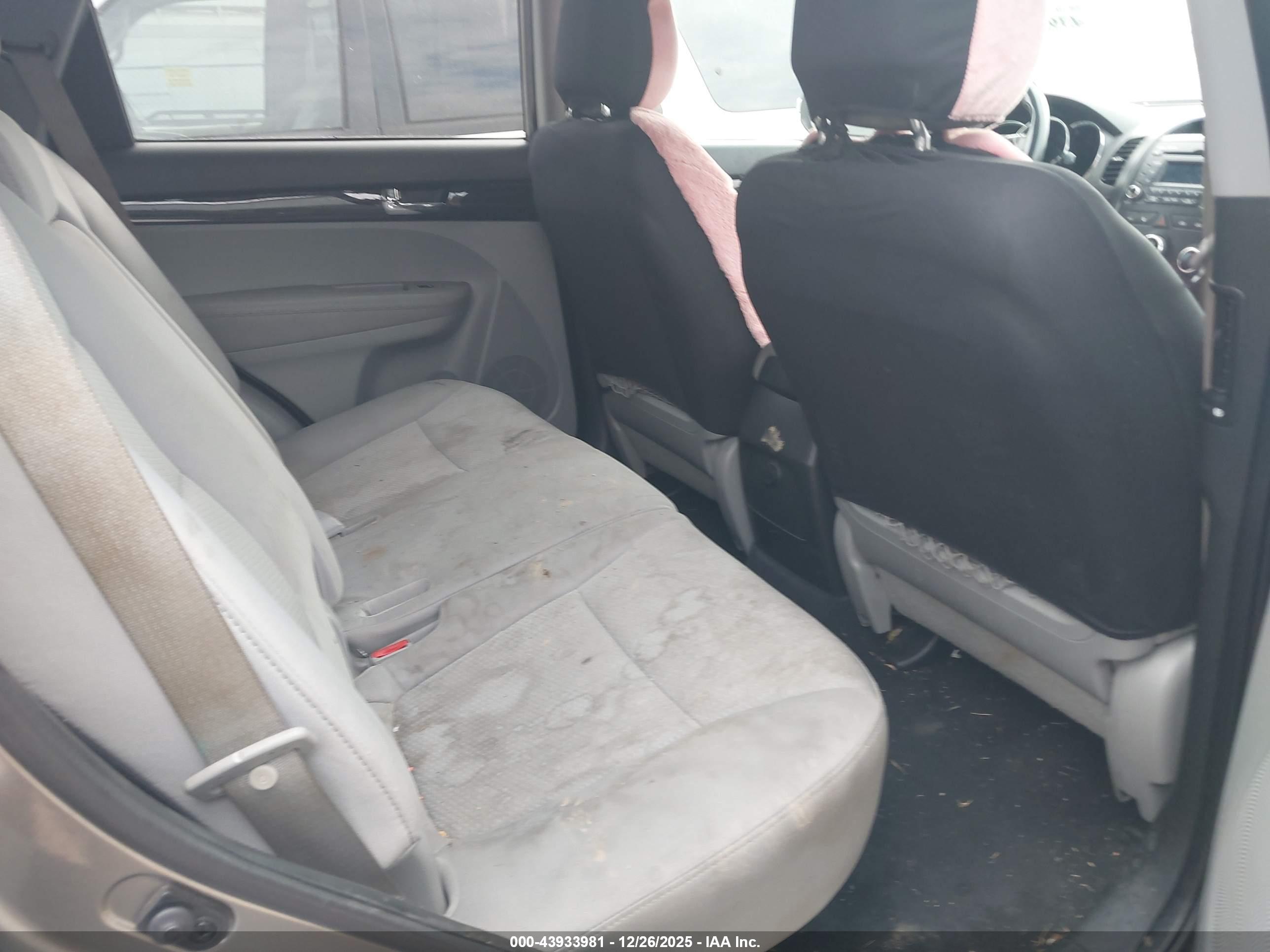 KIA SORENTO image 8