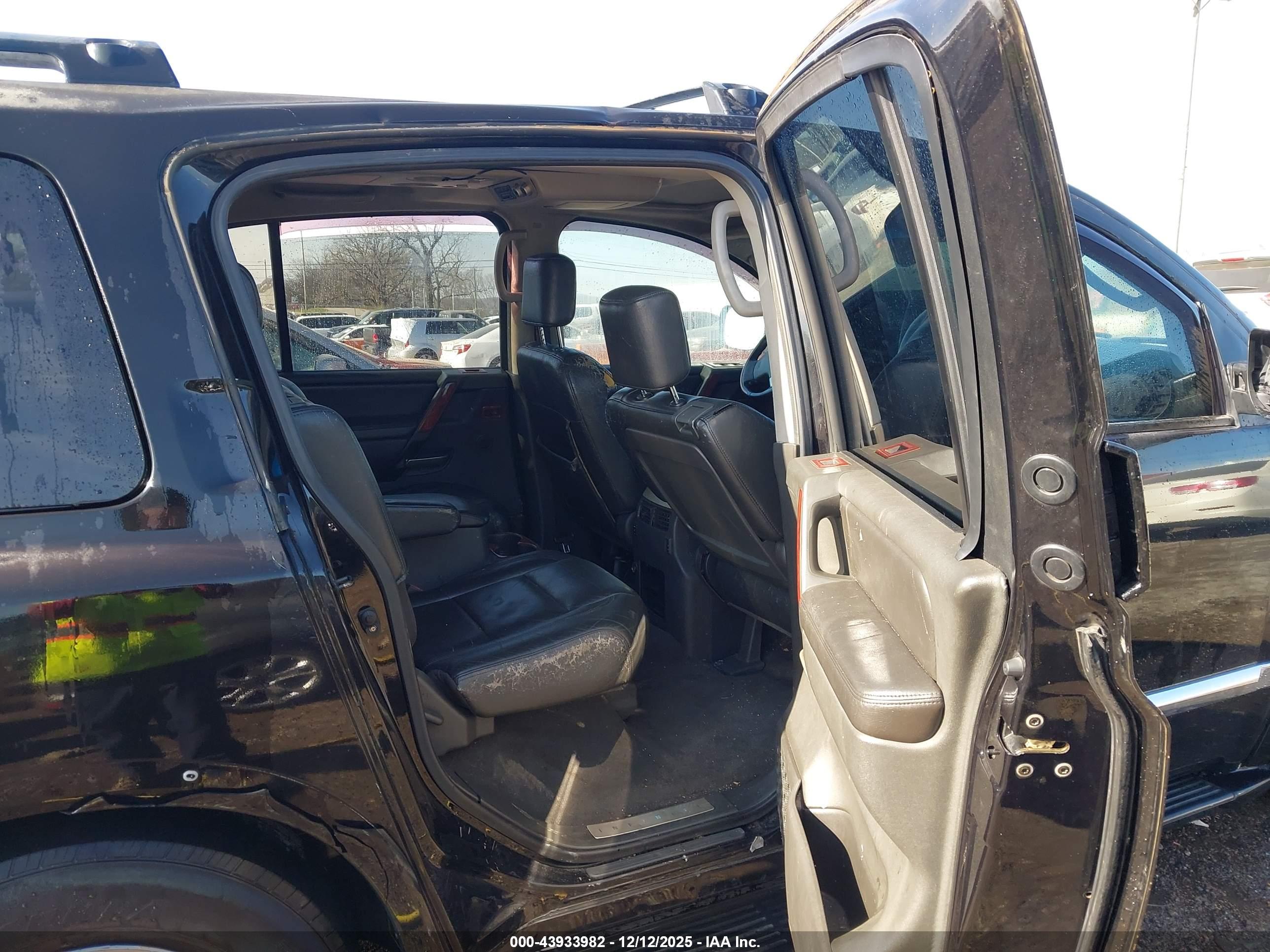 INFINITI QX56 image 8