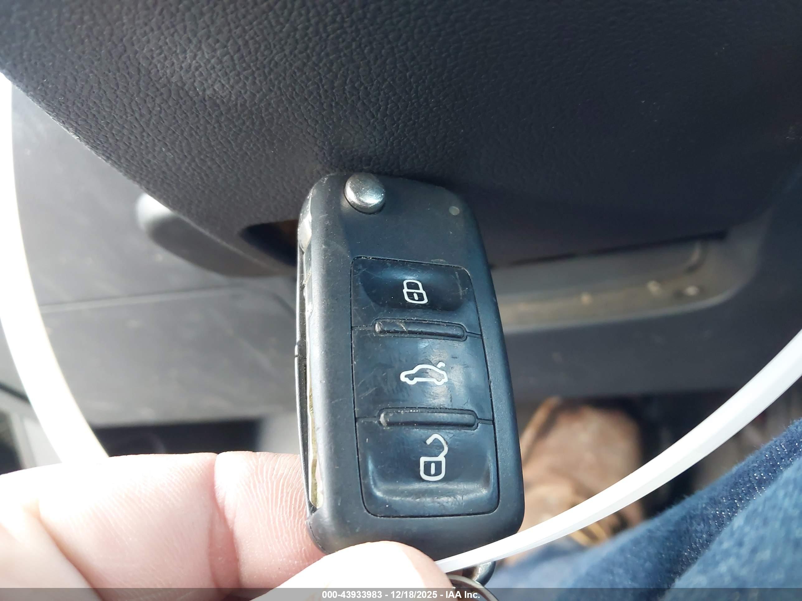 VOLKSWAGEN JETTA image 11