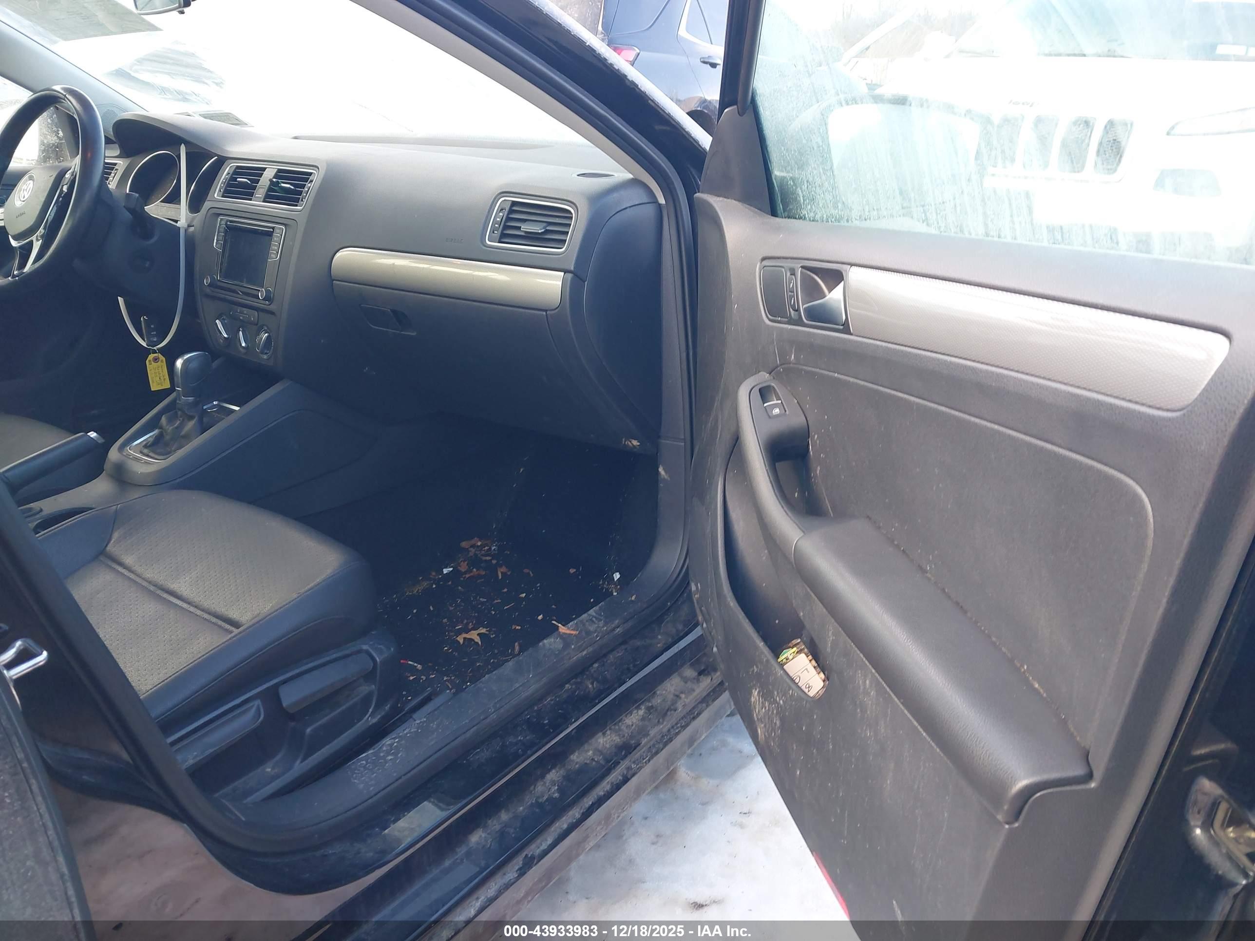 VOLKSWAGEN JETTA image 5