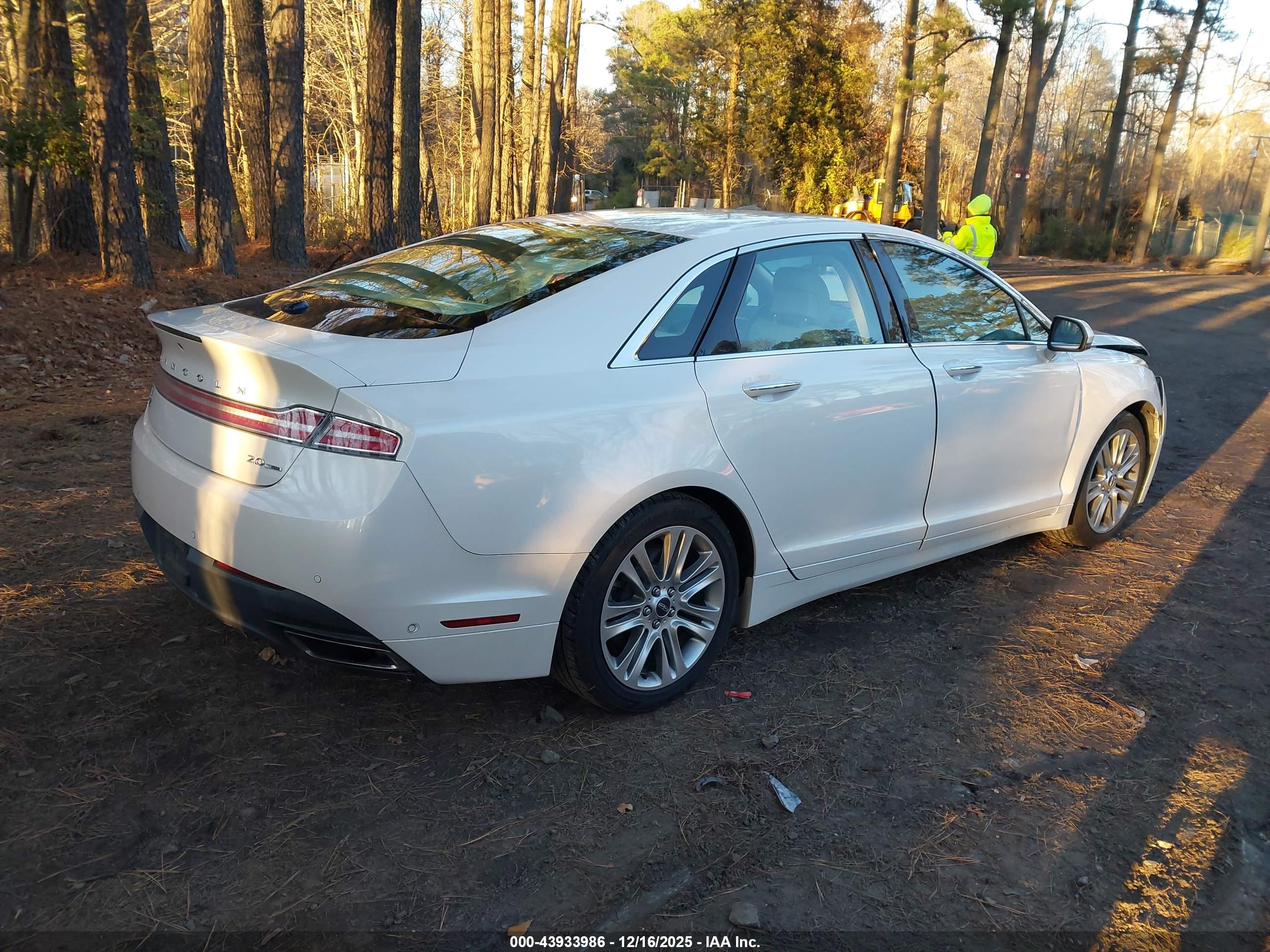 LINCOLN MKZ image 4