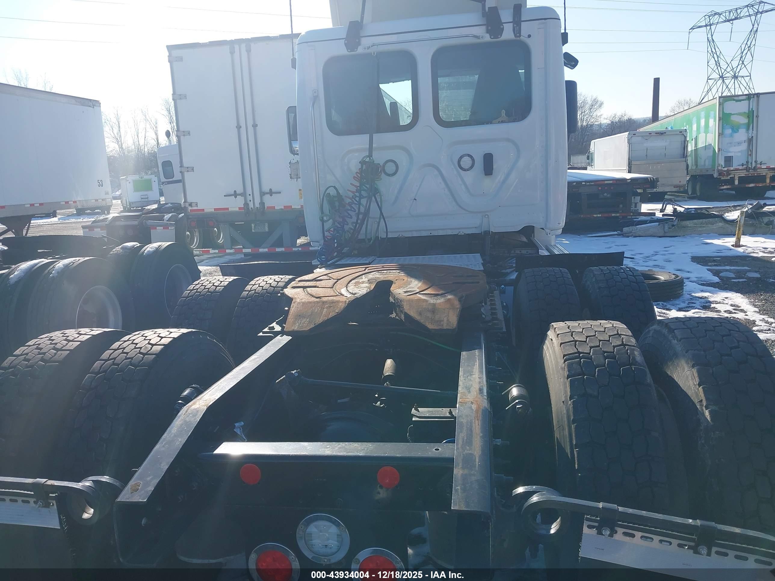 FREIGHTLINER CASCADIA image 7