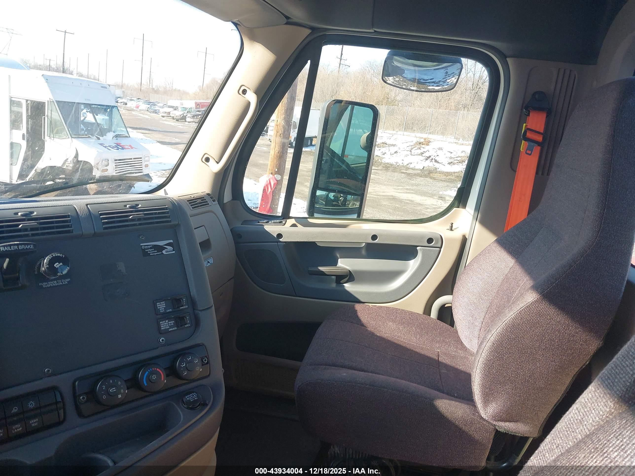FREIGHTLINER CASCADIA image 8
