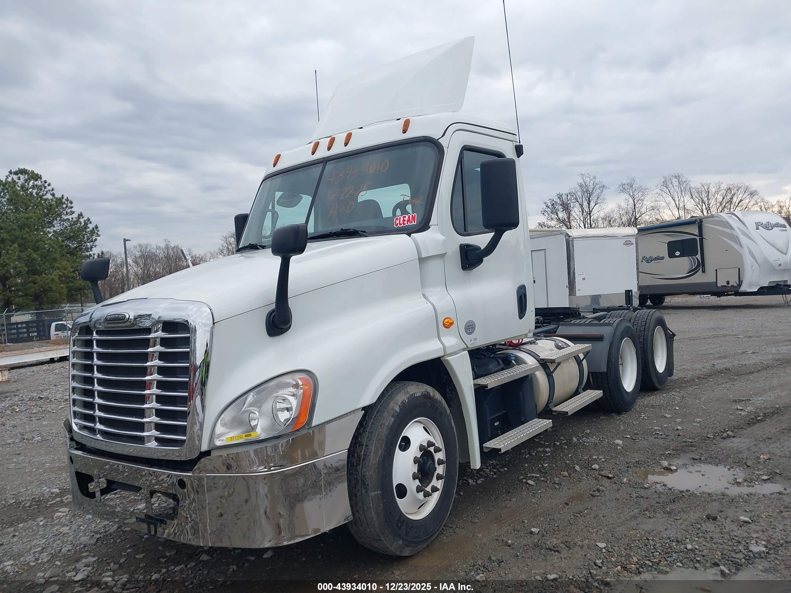 FREIGHTLINER CASCADIA image 2