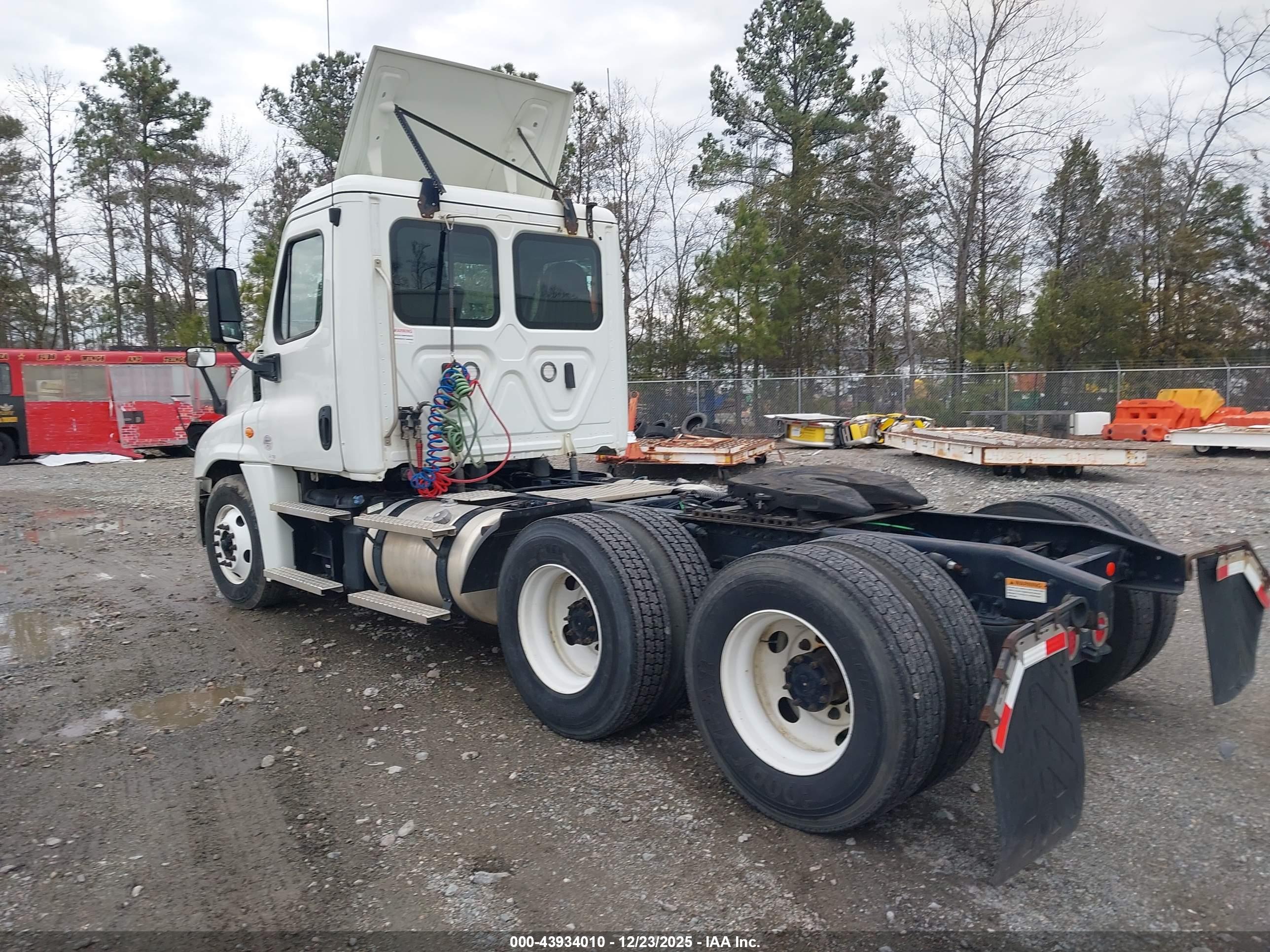 FREIGHTLINER CASCADIA image 3