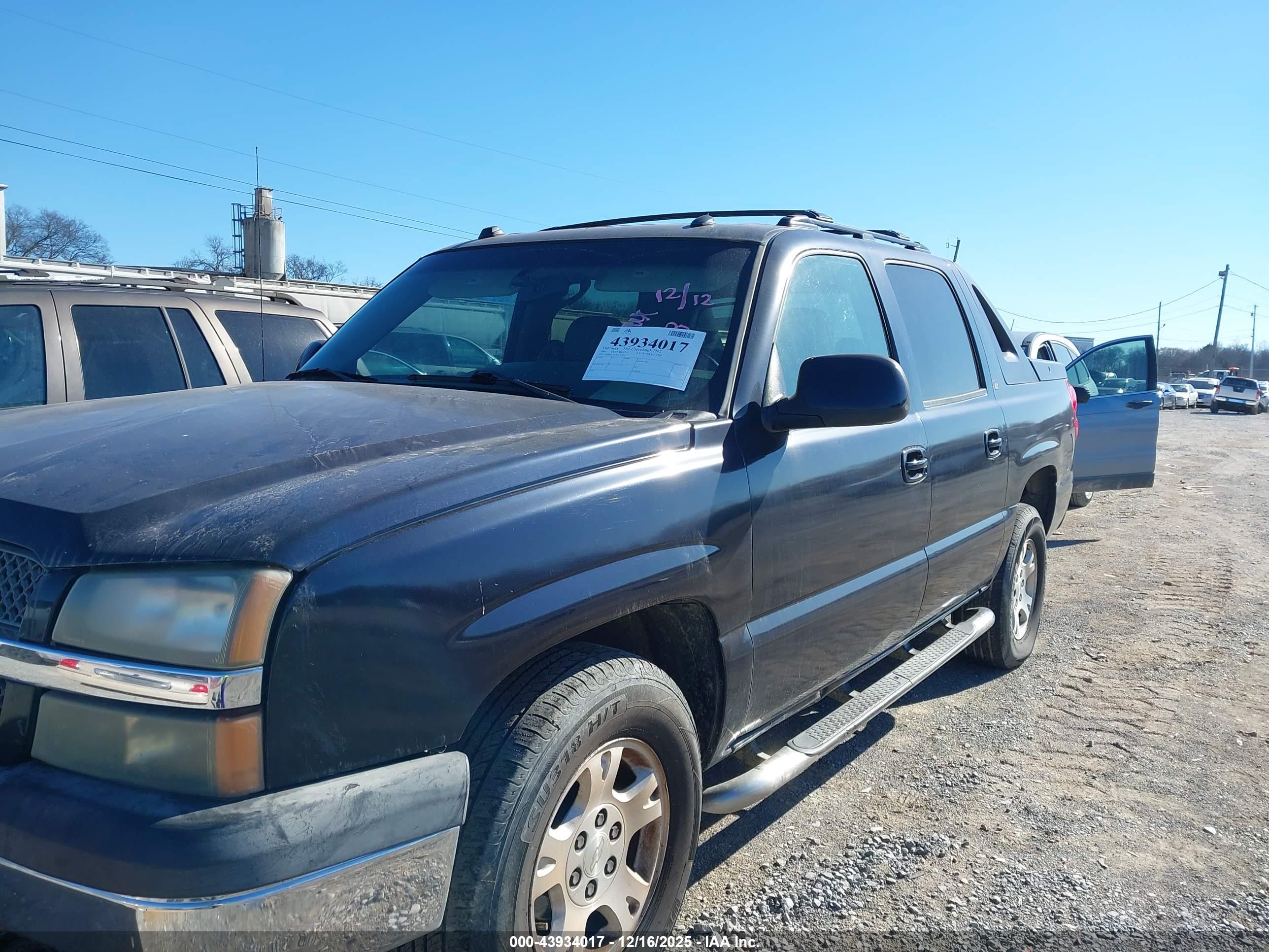 CHEVROLET AVALANCHE image 2