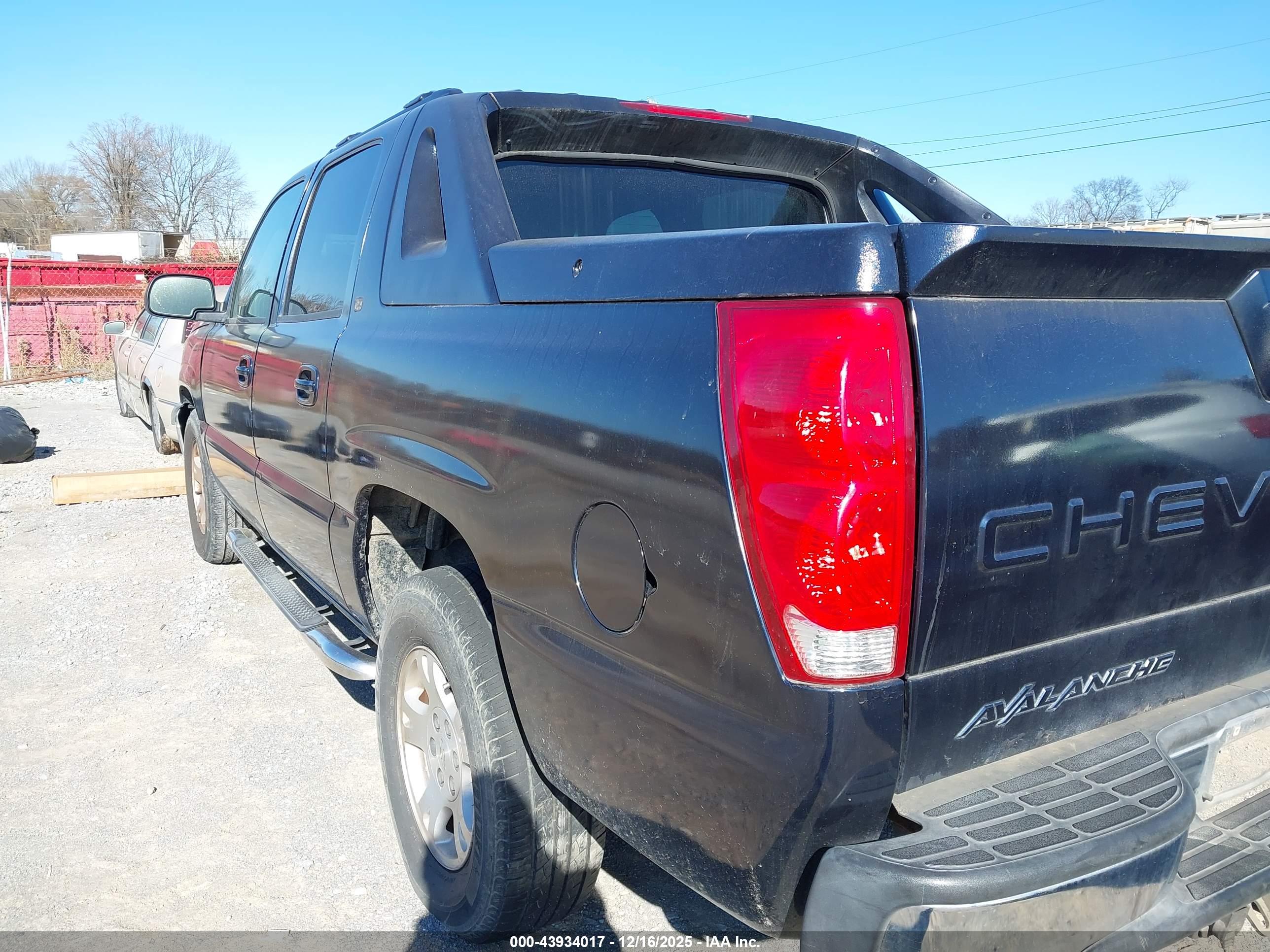 CHEVROLET AVALANCHE image 3