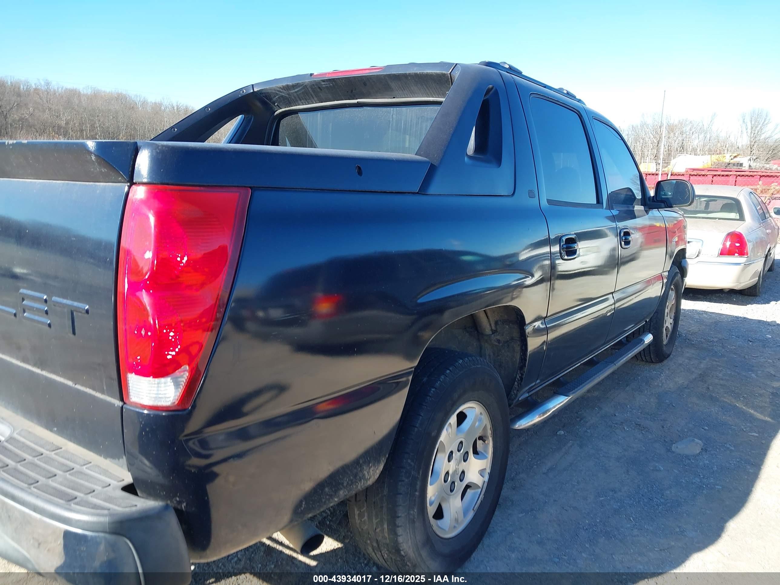 CHEVROLET AVALANCHE image 4