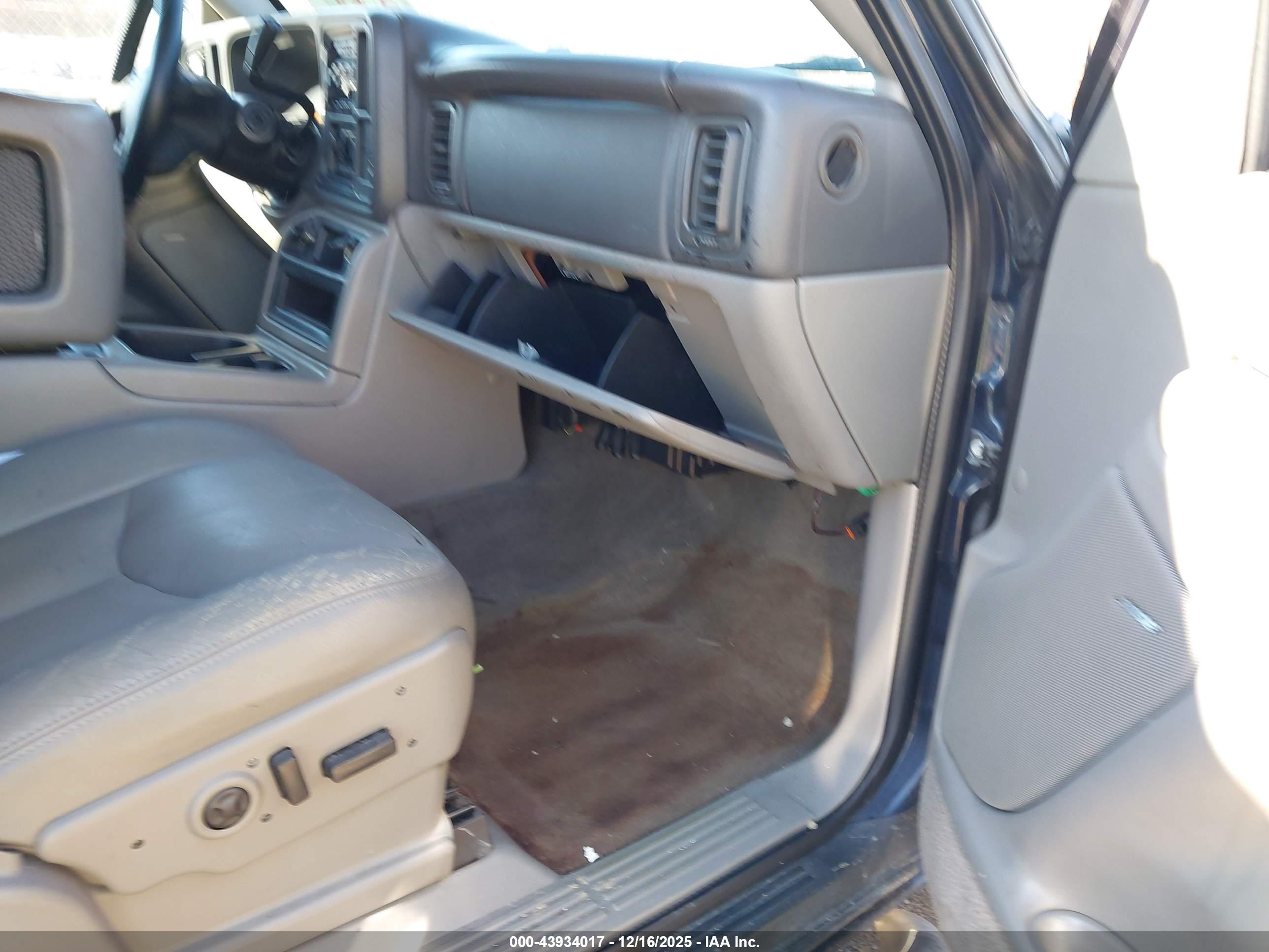CHEVROLET AVALANCHE image 5