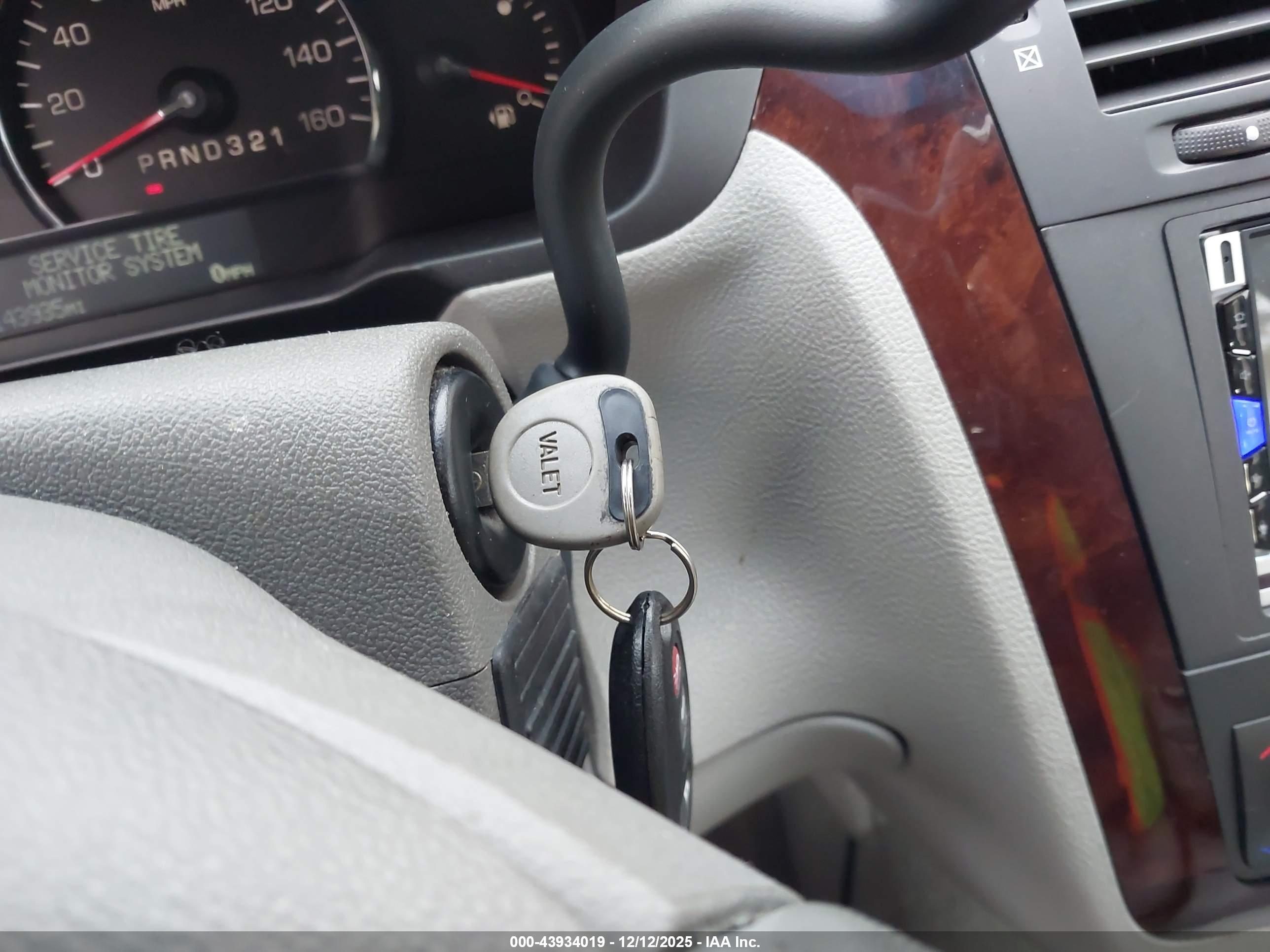 CADILLAC DTS image 11