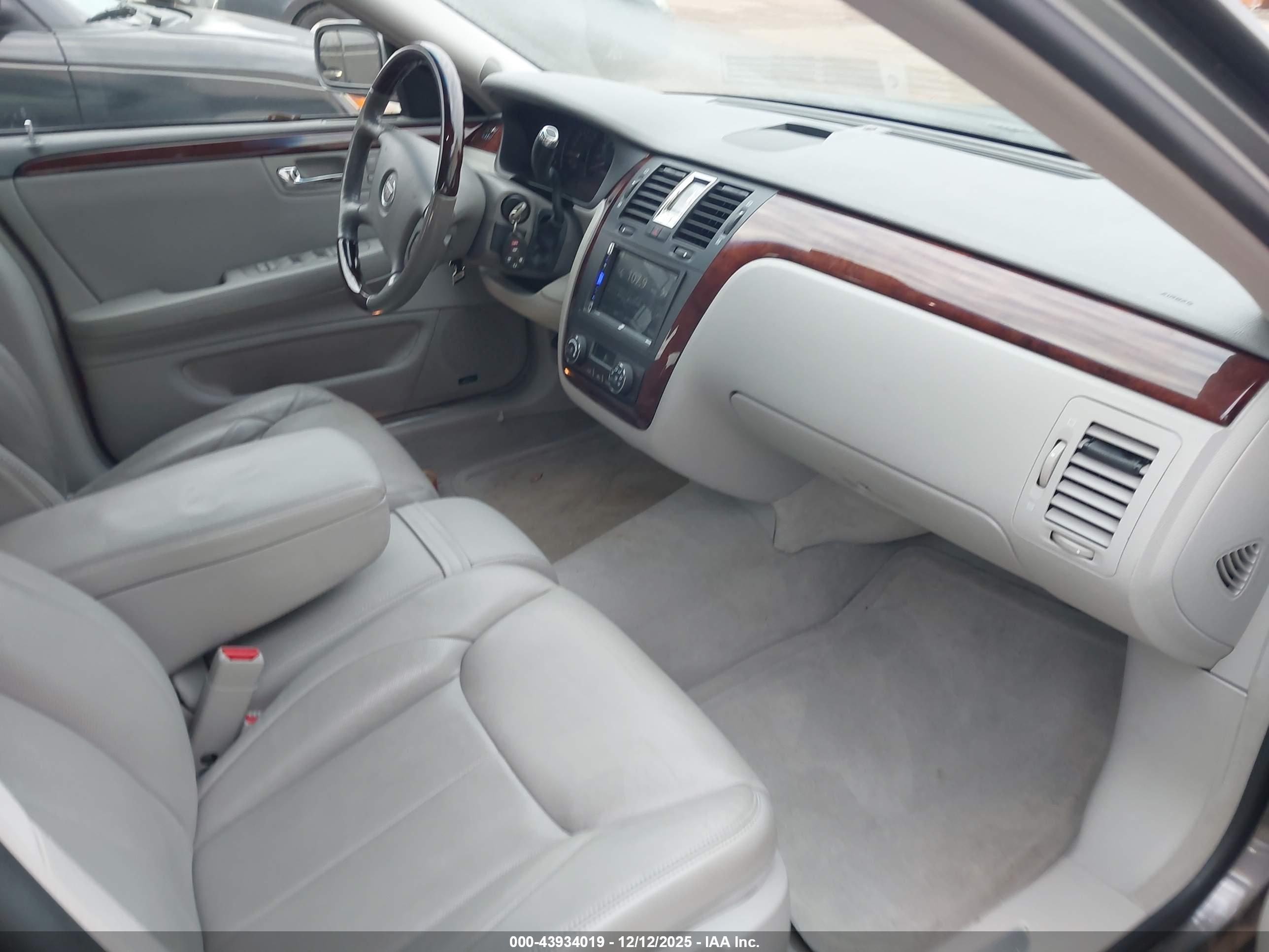 CADILLAC DTS image 5