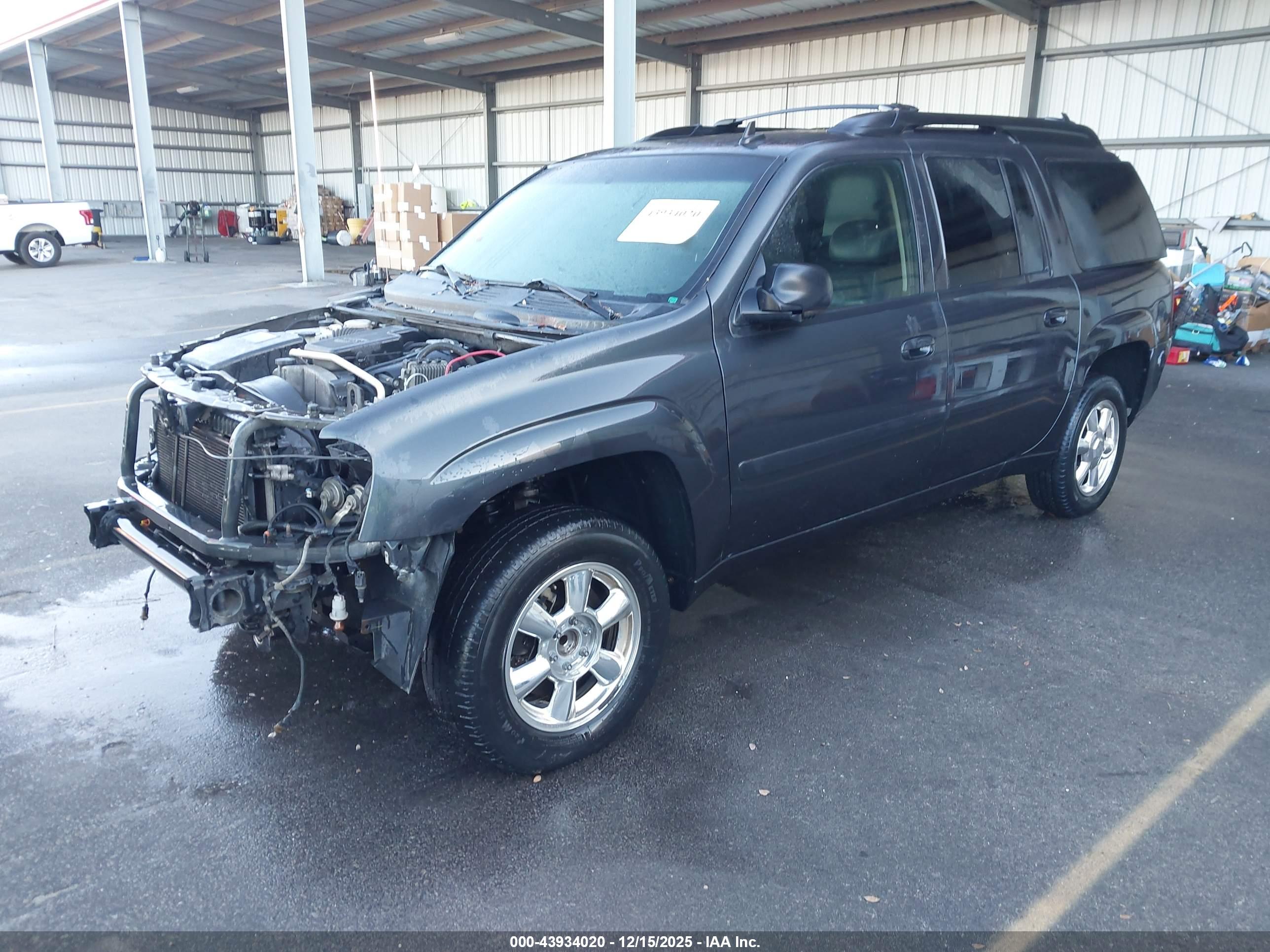 CHEVROLET TRAILBLAZER image 2