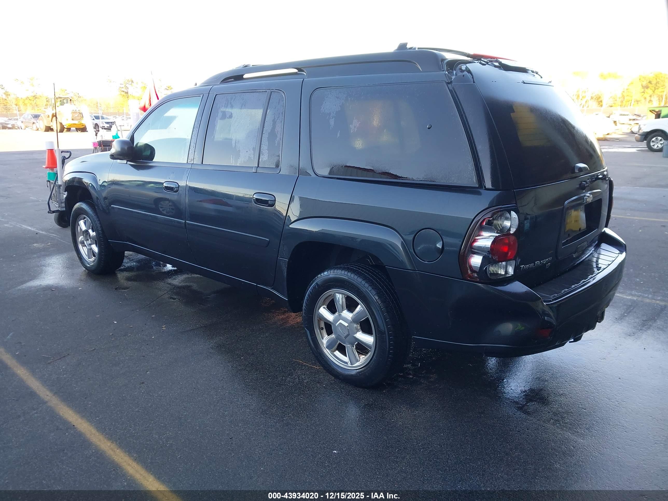 CHEVROLET TRAILBLAZER image 3