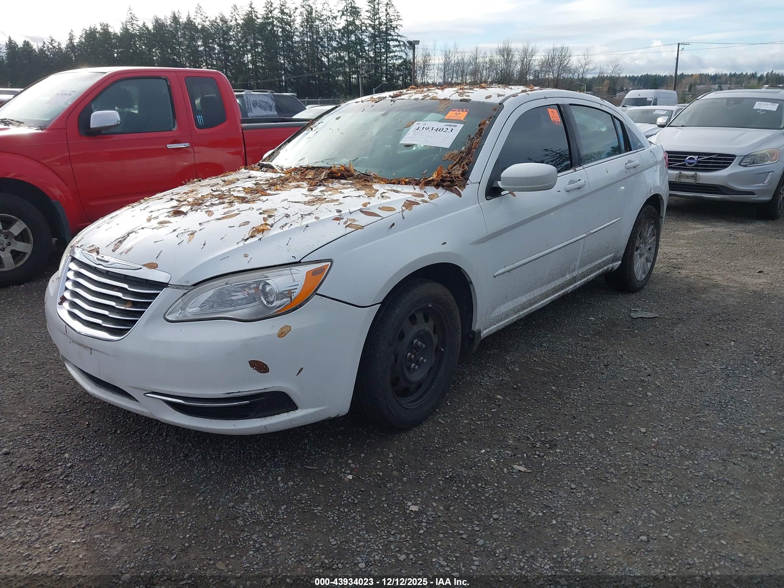 CHRYSLER 200 image 2