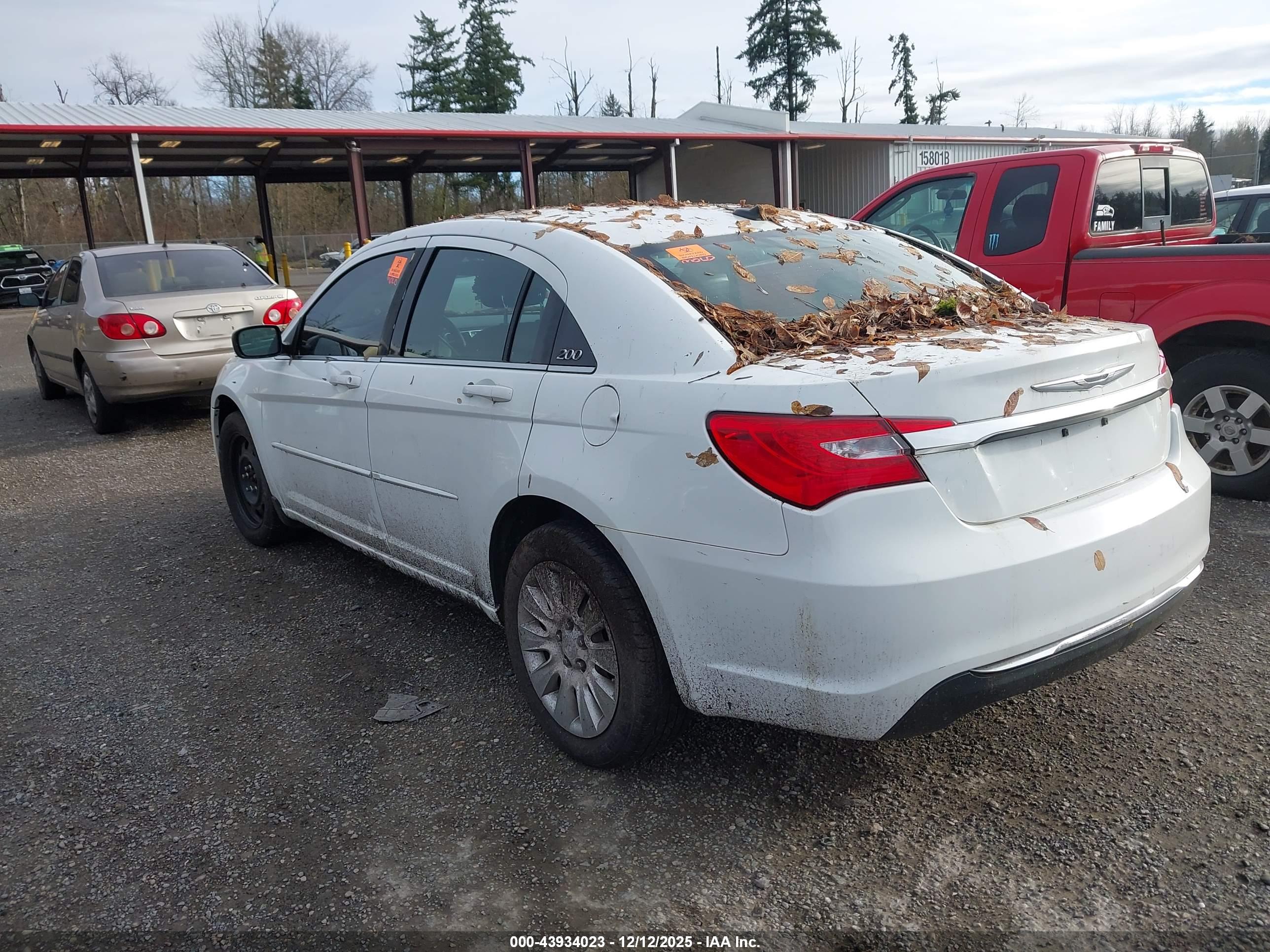 CHRYSLER 200 image 3
