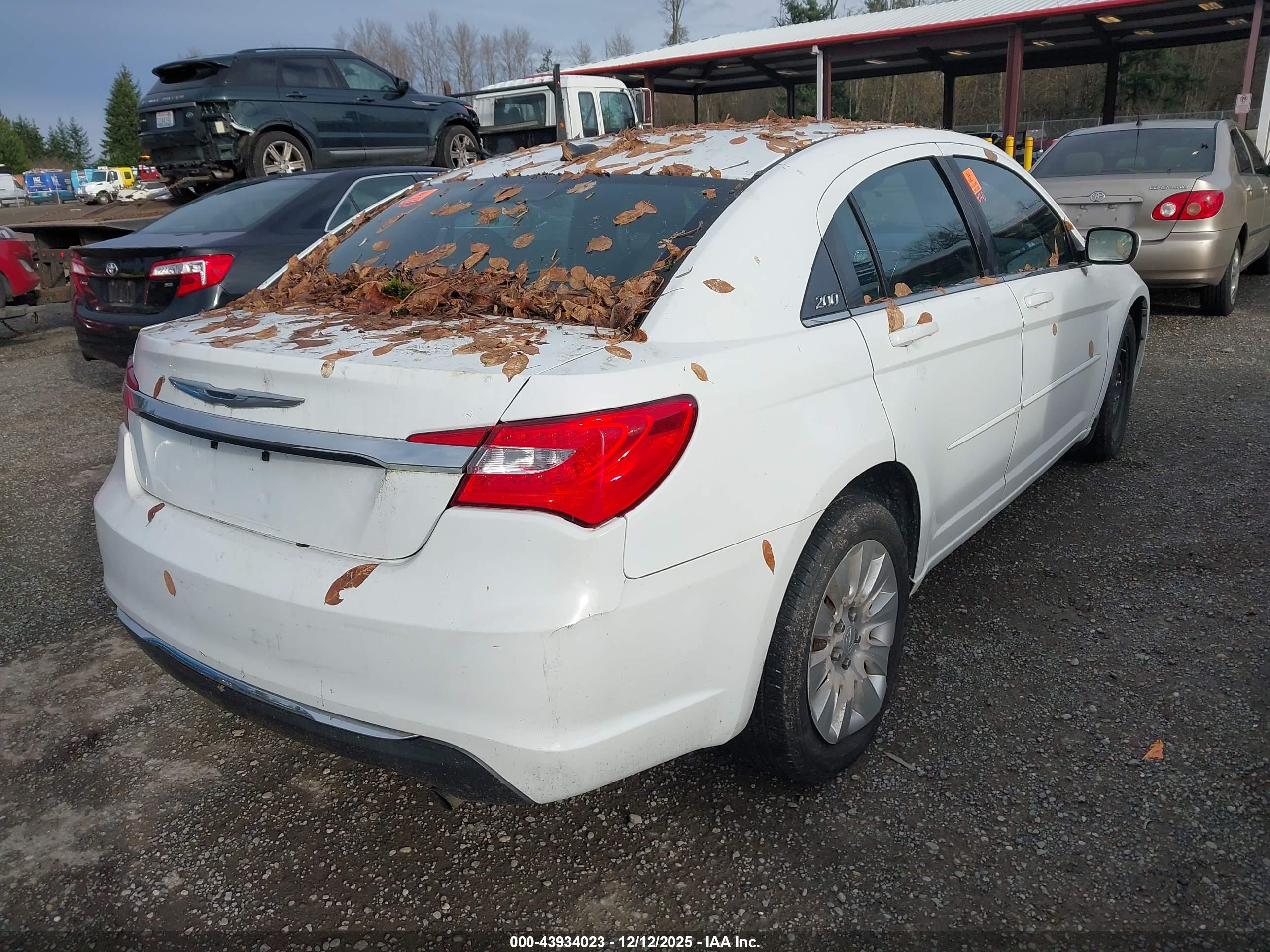 CHRYSLER 200 image 4