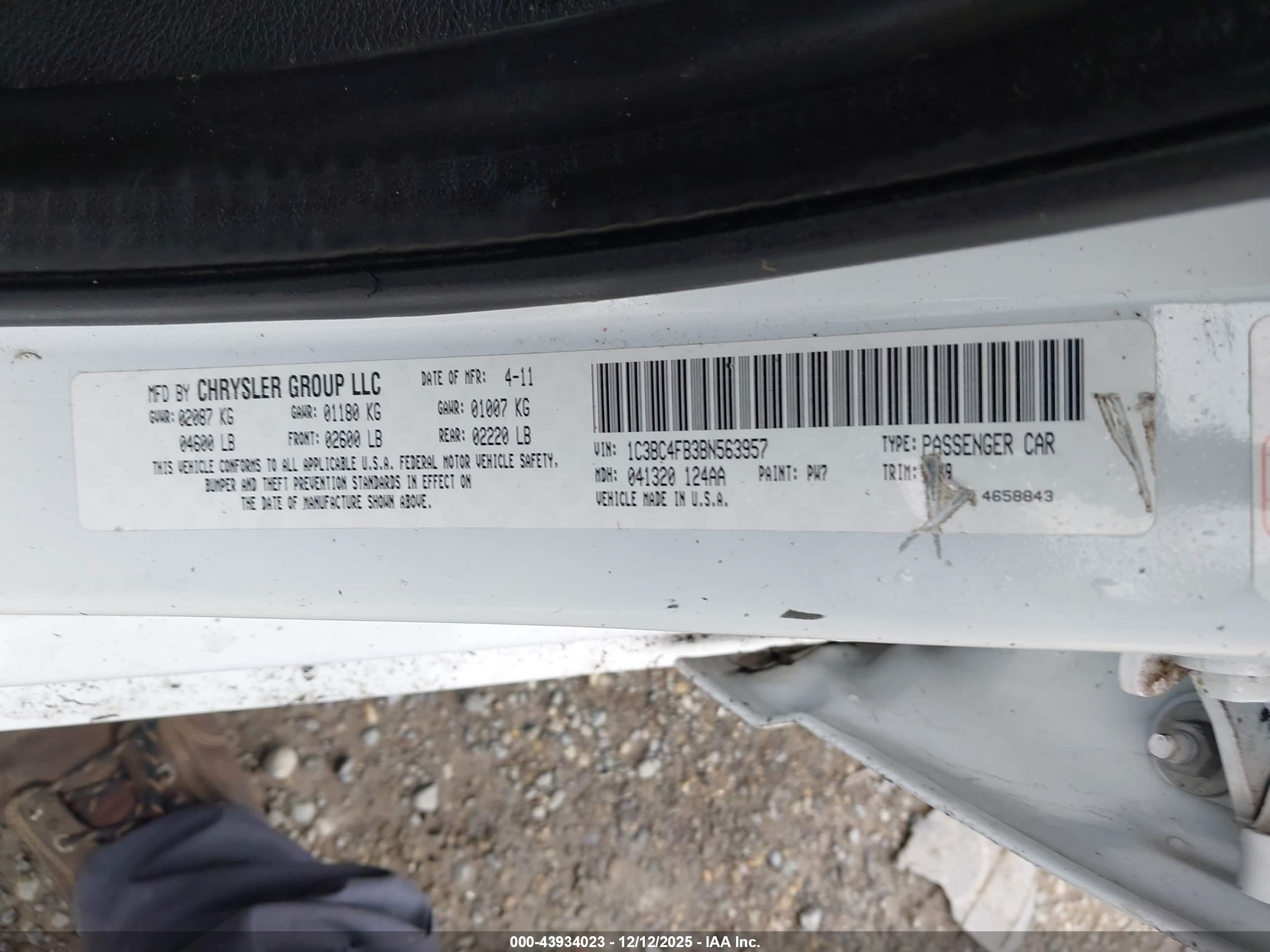 CHRYSLER 200 image 9