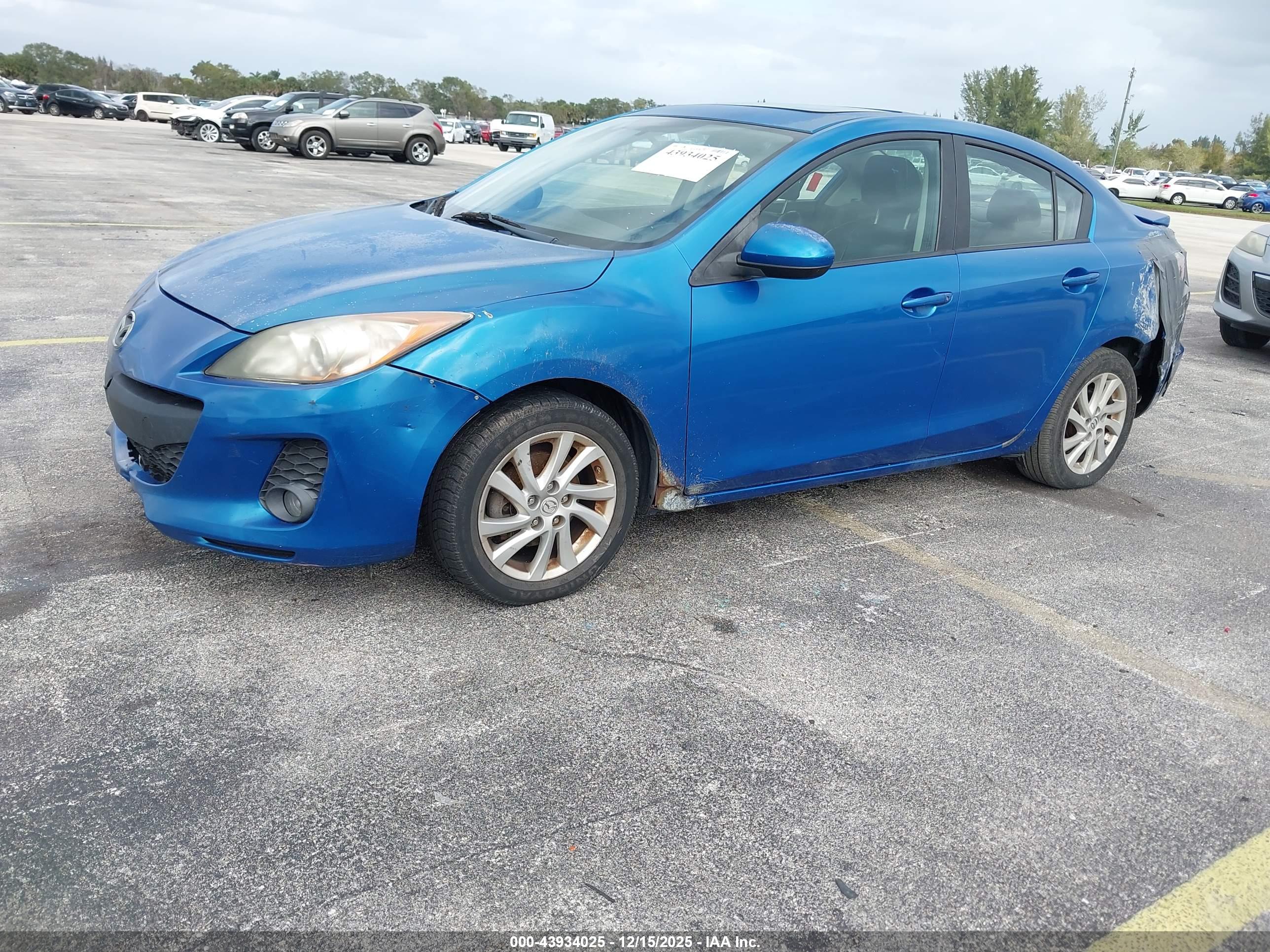 MAZDA MAZDA3 image 2