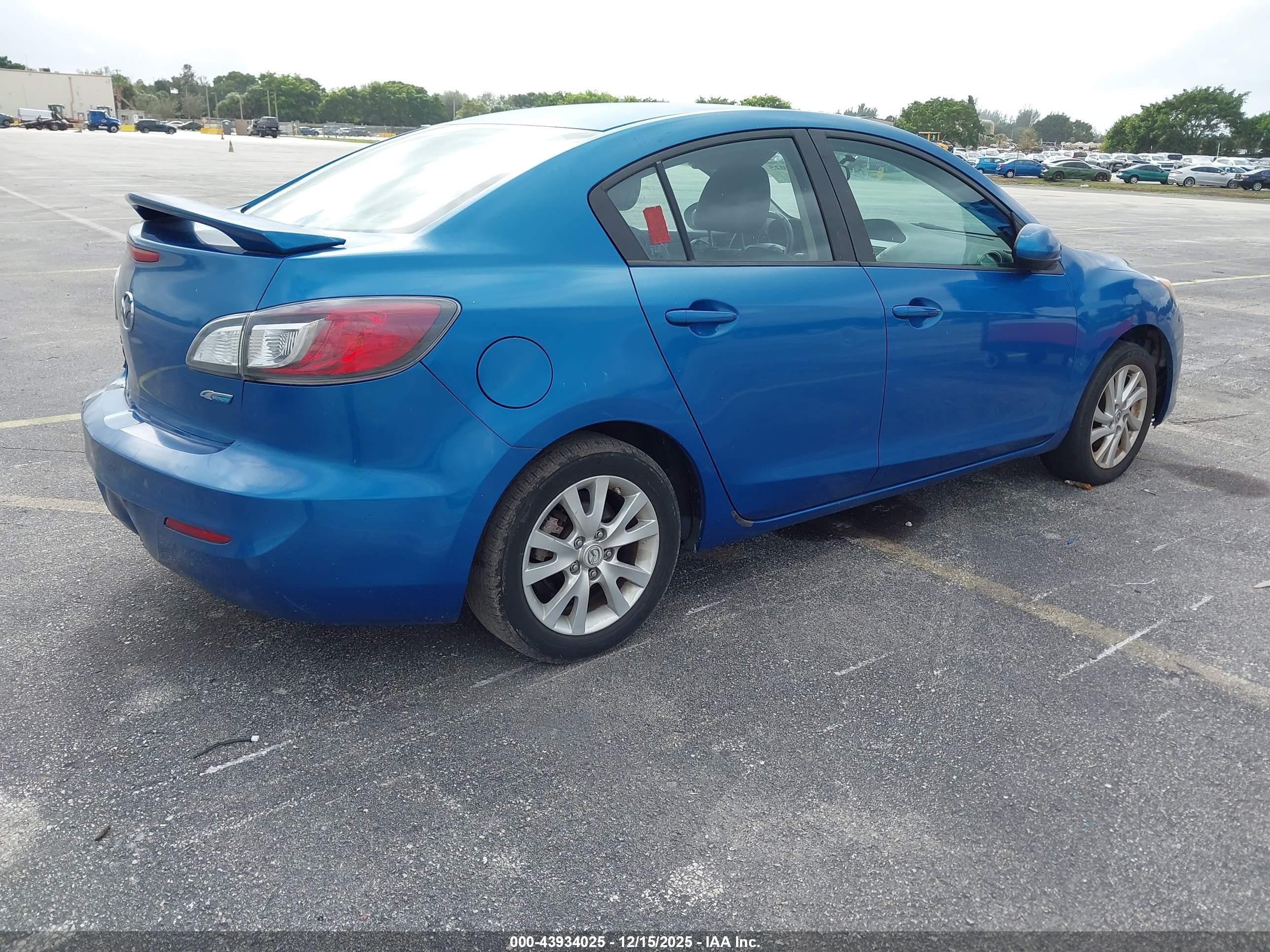 MAZDA MAZDA3 image 4