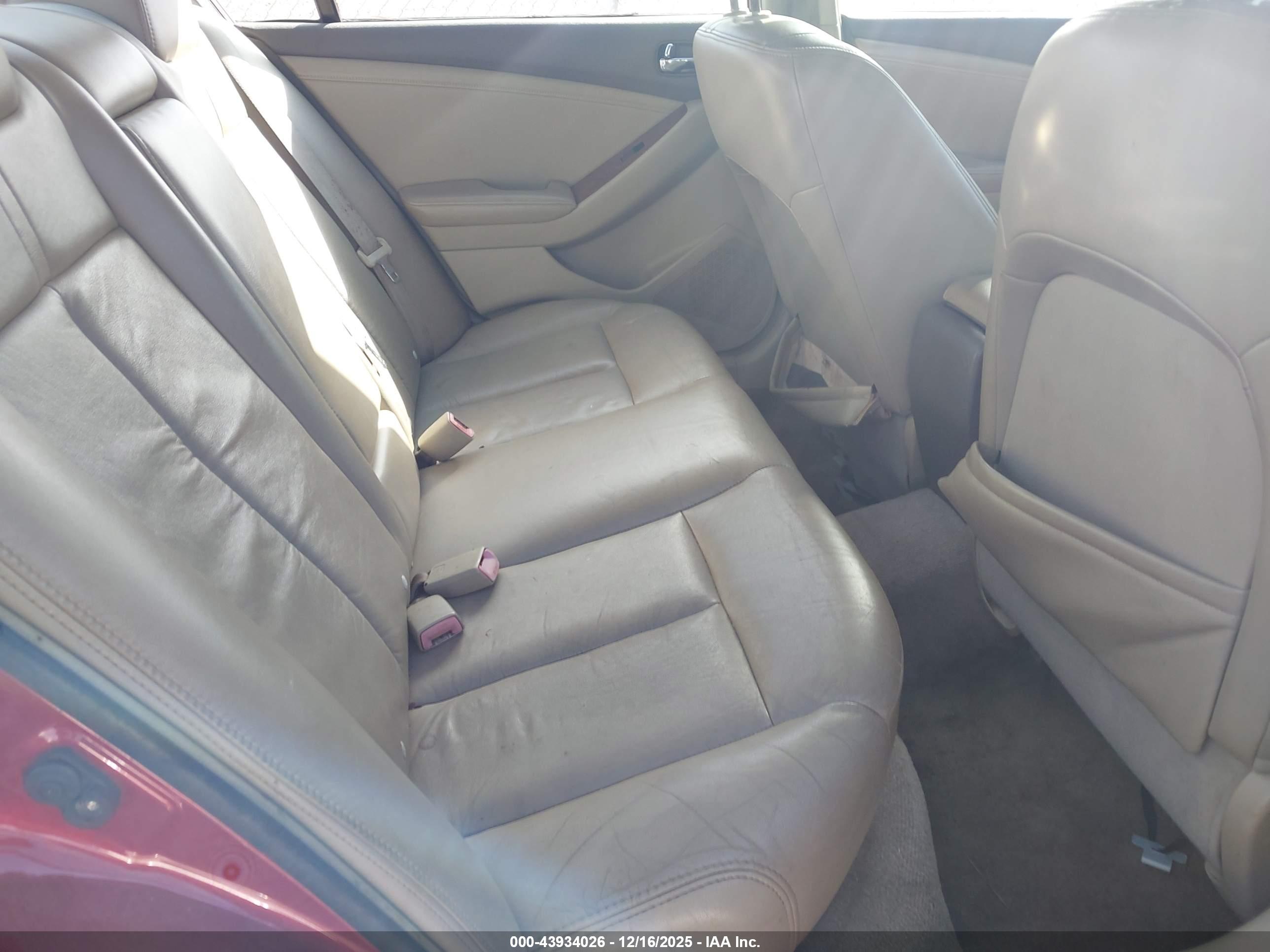NISSAN ALTIMA image 8