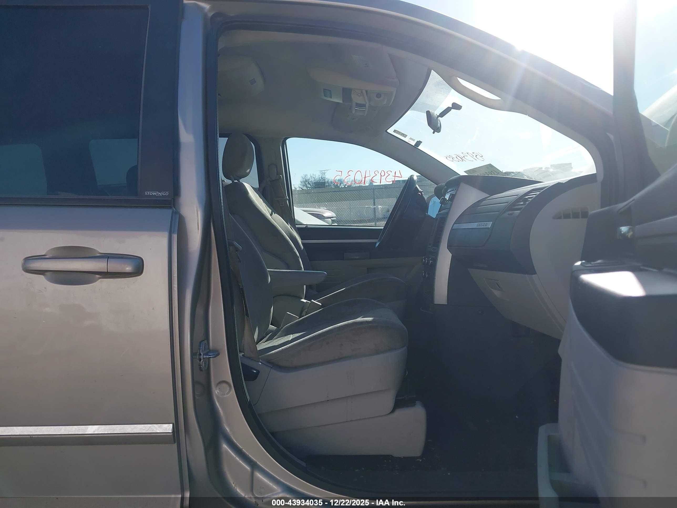 DODGE GRAND image 5