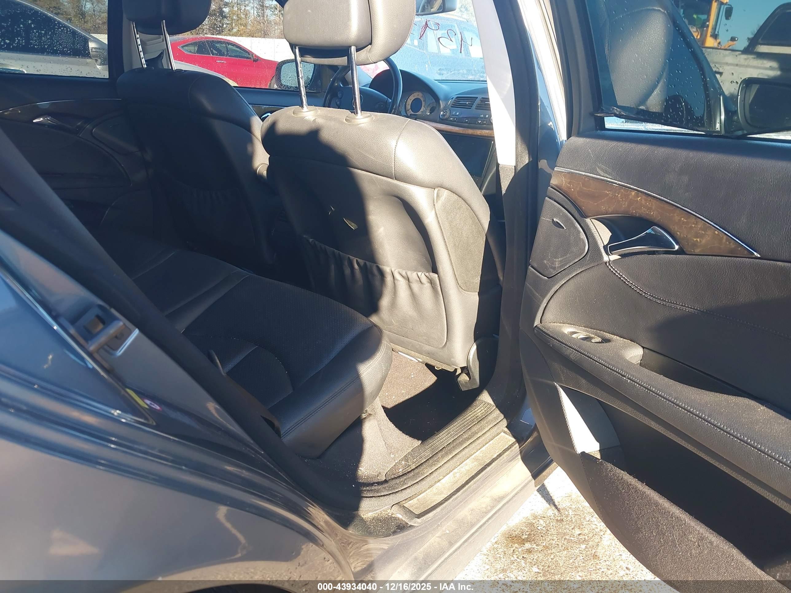 MERCEDES-BENZ E image 8