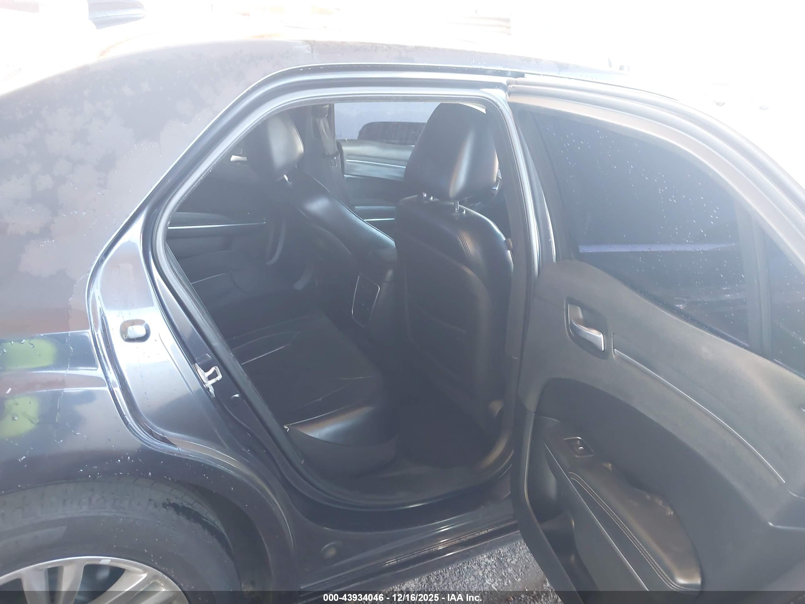 CHRYSLER 300C image 8