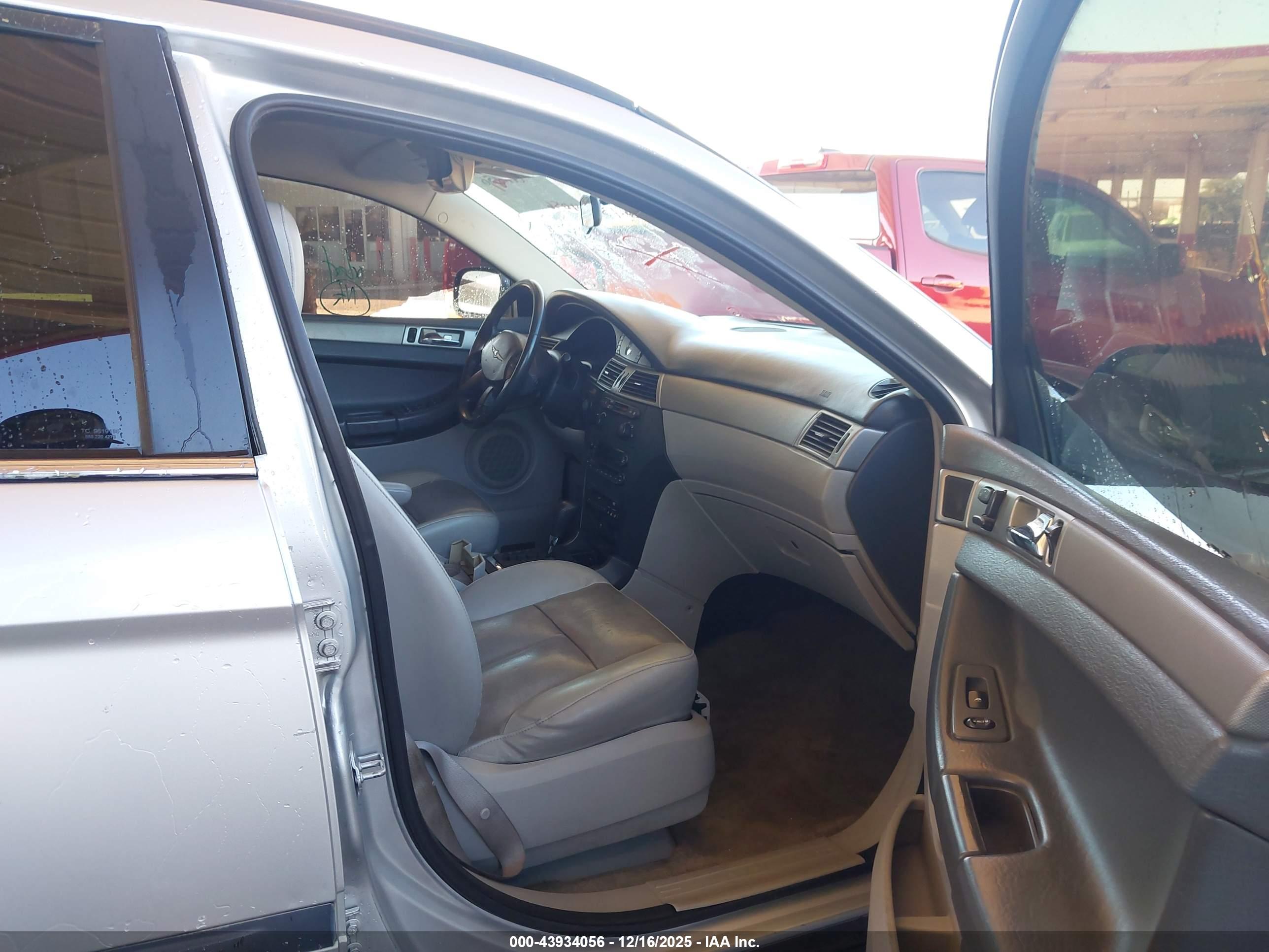 CHRYSLER PACIFICA image 5